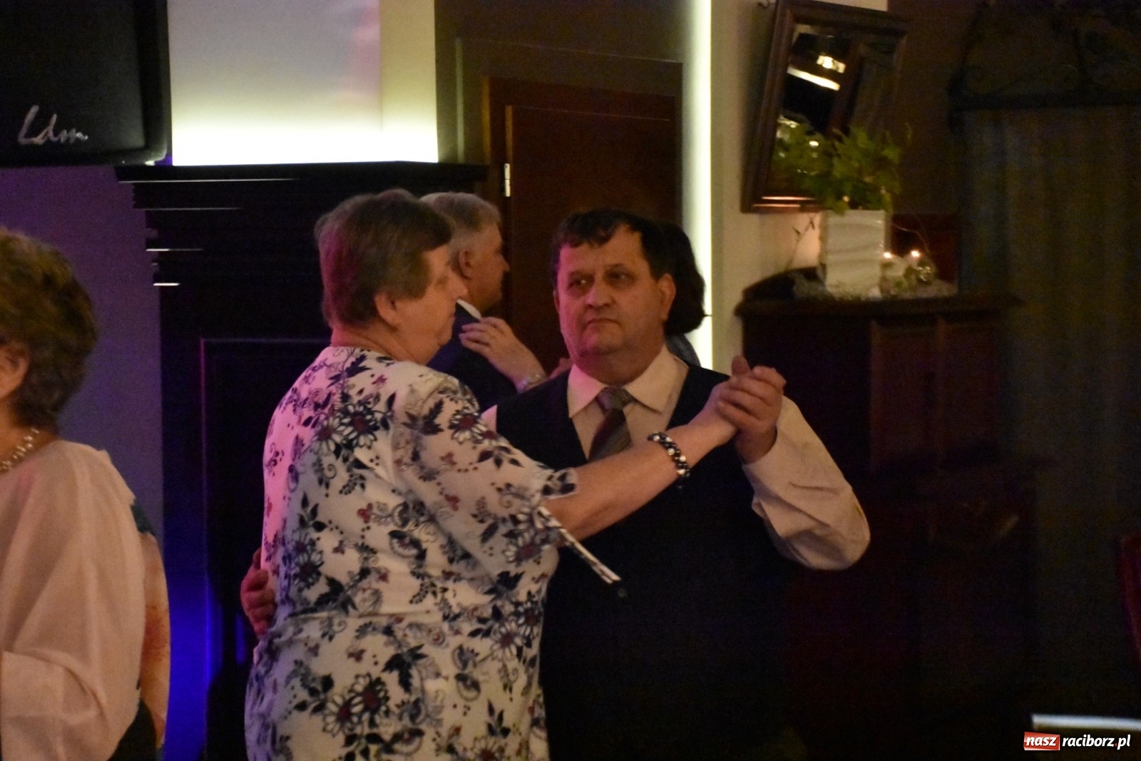 Zdjęcie w galerii na portalu naszraciborz.pl: Karnawałowy Dzień Babci i Dziadka w Chałupkach wiadomości z regionu