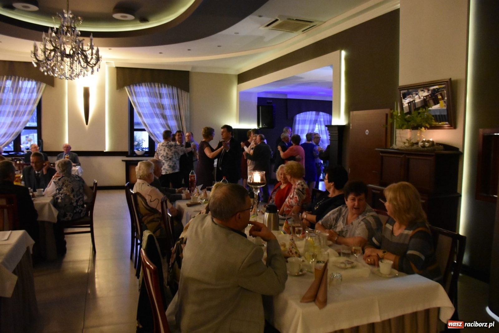 Zdjęcie w galerii na portalu naszraciborz.pl: Karnawałowy Dzień Babci i Dziadka w Chałupkach wiadomości z regionu