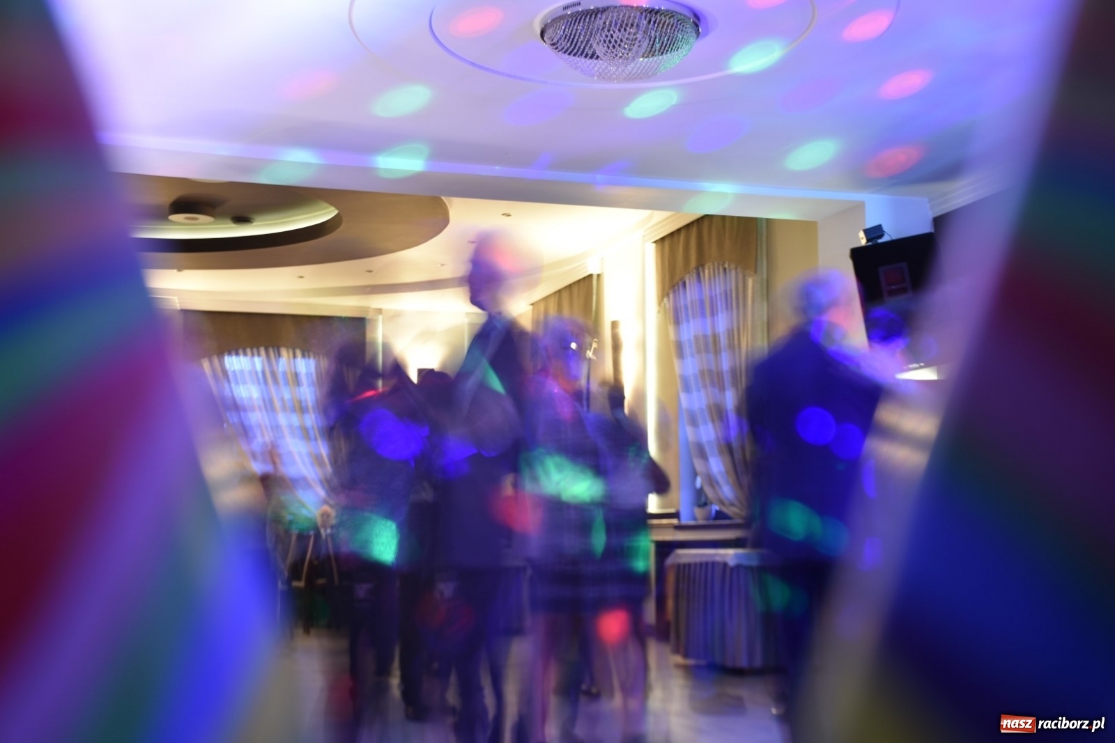 Zdjęcie w galerii na portalu naszraciborz.pl: Karnawałowy Dzień Babci i Dziadka w Chałupkach wiadomości z regionu