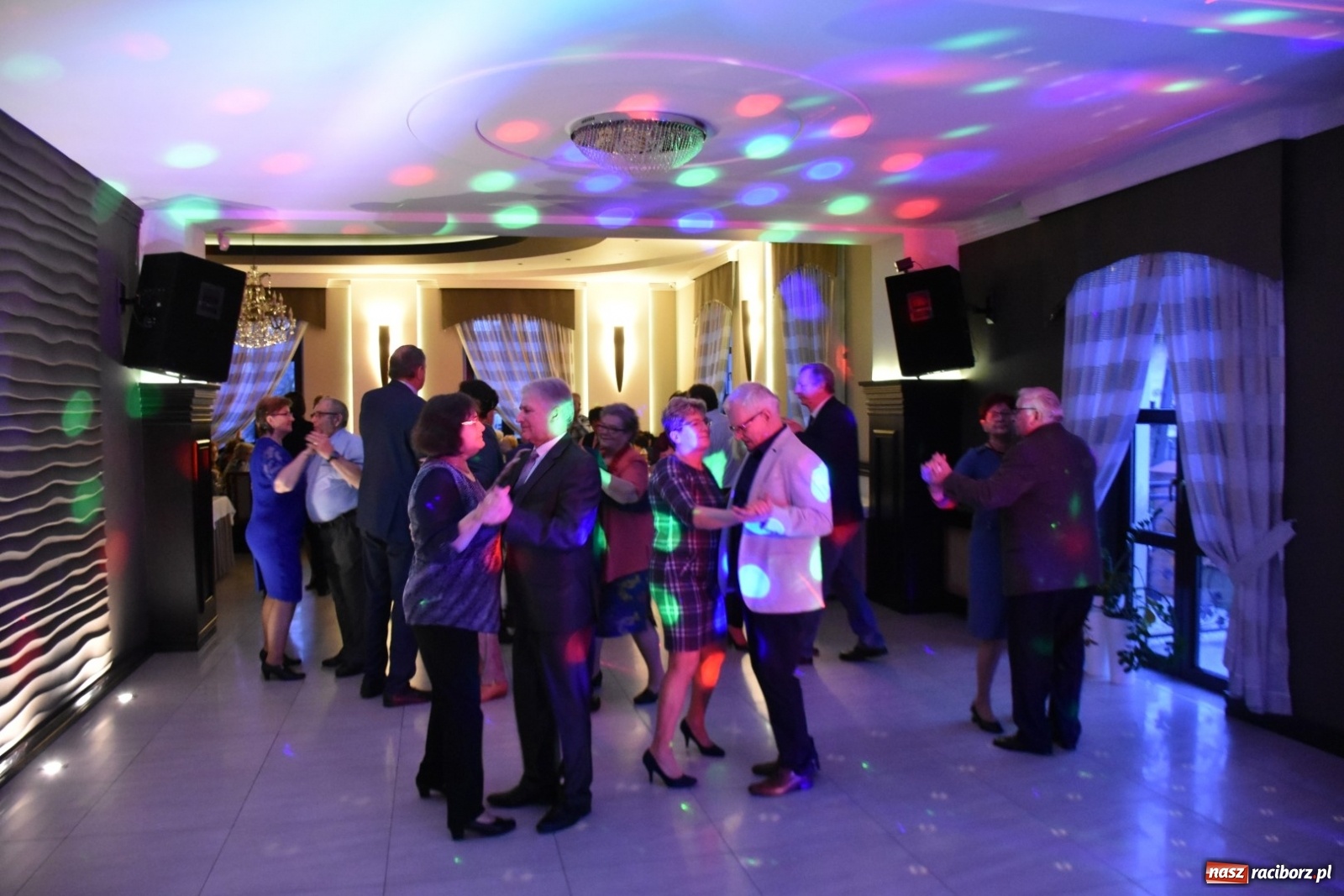 Zdjęcie w galerii na portalu naszraciborz.pl: Karnawałowy Dzień Babci i Dziadka w Chałupkach wiadomości z regionu