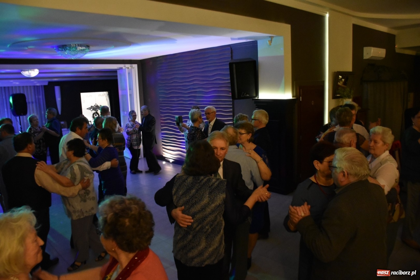 Zdjęcie w galerii na portalu naszraciborz.pl: Karnawałowy Dzień Babci i Dziadka w Chałupkach wiadomości z regionu