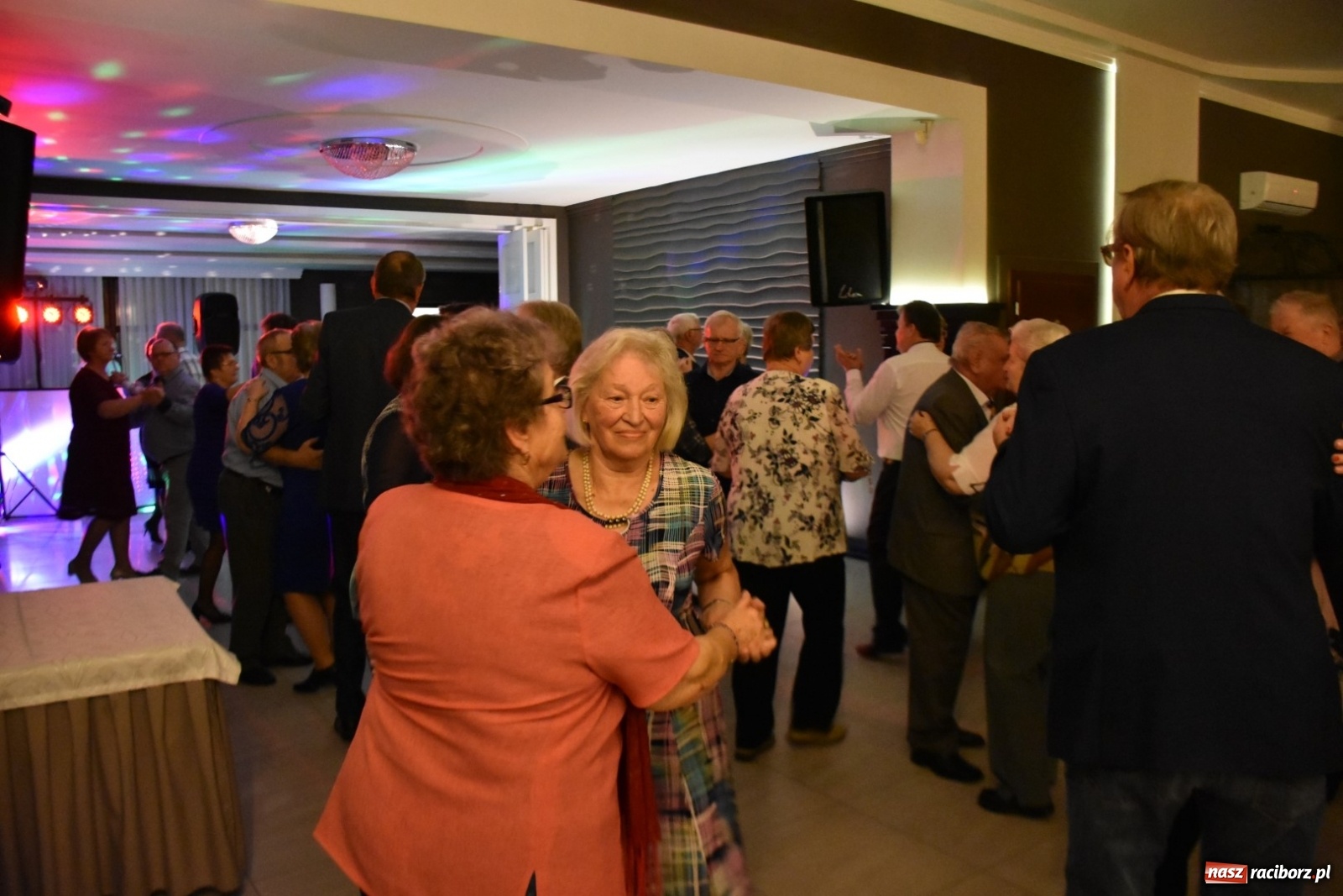 Zdjęcie w galerii na portalu naszraciborz.pl: Karnawałowy Dzień Babci i Dziadka w Chałupkach wiadomości z regionu