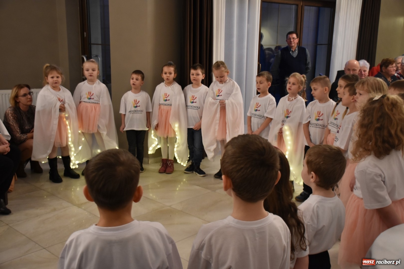 Zdjęcie w galerii na portalu naszraciborz.pl: Krzyżanowiccy seniorzy świętowali Dzień Babci i Dziadka wiadomości z regionu