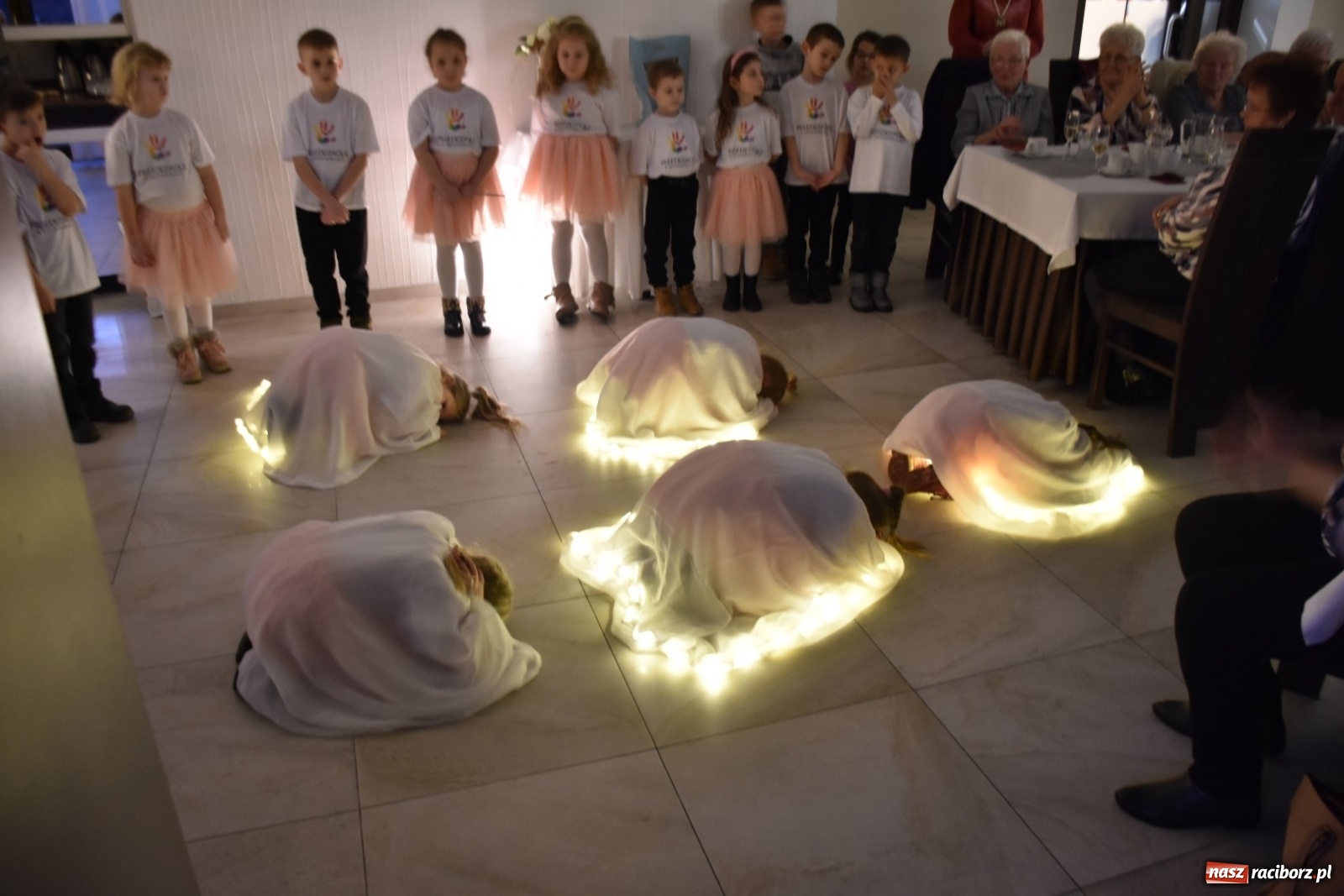 Zdjęcie w galerii na portalu naszraciborz.pl: Krzyżanowiccy seniorzy świętowali Dzień Babci i Dziadka wiadomości z regionu