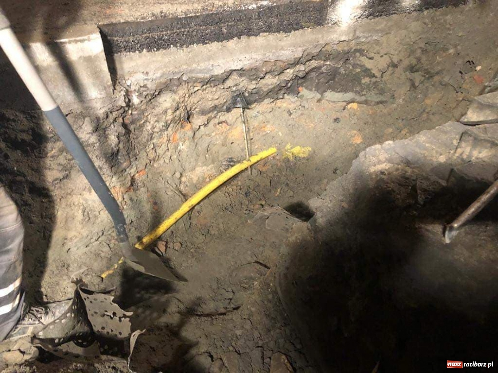 Zdjęcie w galerii na portalu naszraciborz.pl: W Krzyżanowicach przebito gazociąg! Ludzie mówią, że mogło być jak w Szczyrku wiadomości z regionu