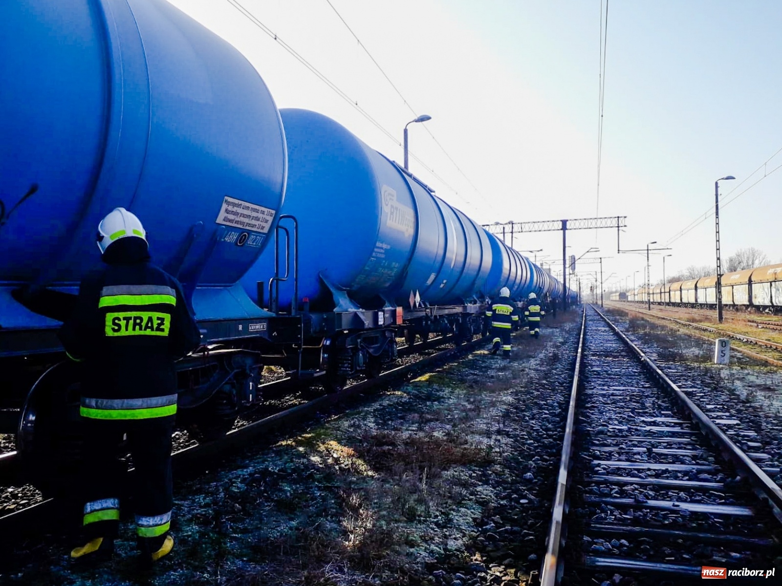 Zdjęcie w galerii na portalu naszraciborz.pl: Alarm na stacji kolejowej w Raciborzu  wiadomości z regionu