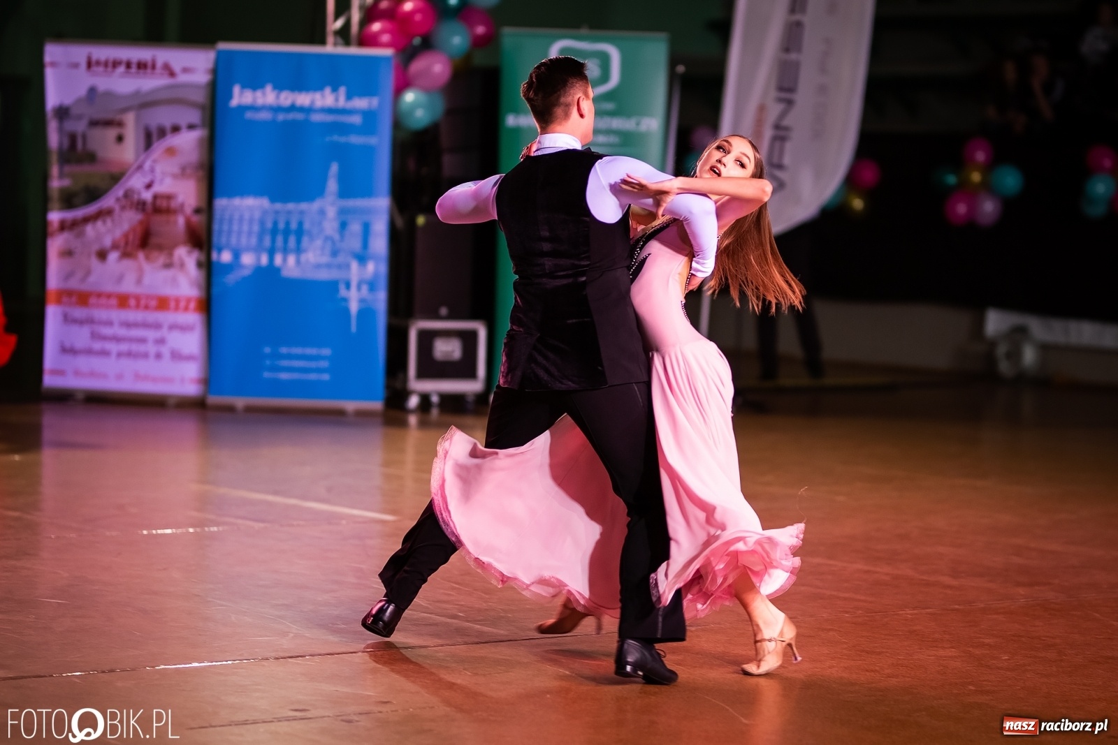 Zdjęcie w galerii na portalu naszraciborz.pl: Młodzieżowa Rewia Tańca w Arenie Rafako wiadomości z regionu