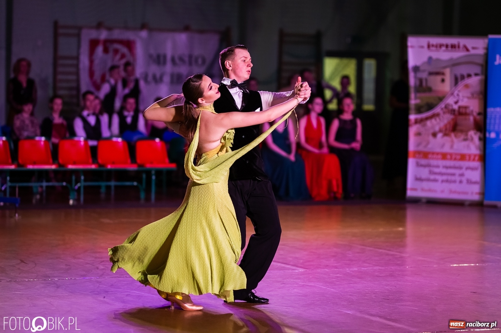 Zdjęcie w galerii na portalu naszraciborz.pl: Młodzieżowa Rewia Tańca w Arenie Rafako wiadomości z regionu
