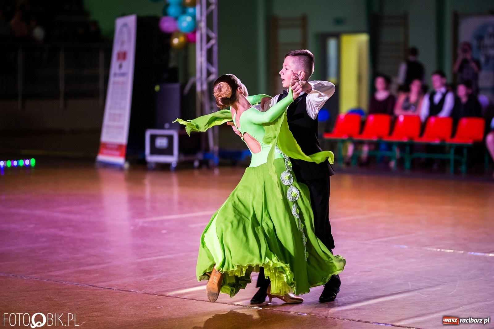 Zdjęcie w galerii na portalu naszraciborz.pl: Młodzieżowa Rewia Tańca w Arenie Rafako wiadomości z regionu