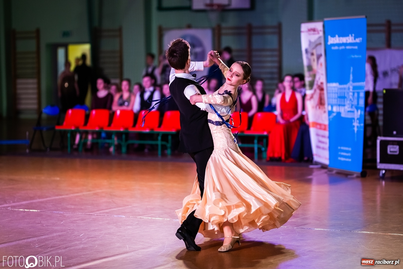 Zdjęcie w galerii na portalu naszraciborz.pl: Młodzieżowa Rewia Tańca w Arenie Rafako wiadomości z regionu
