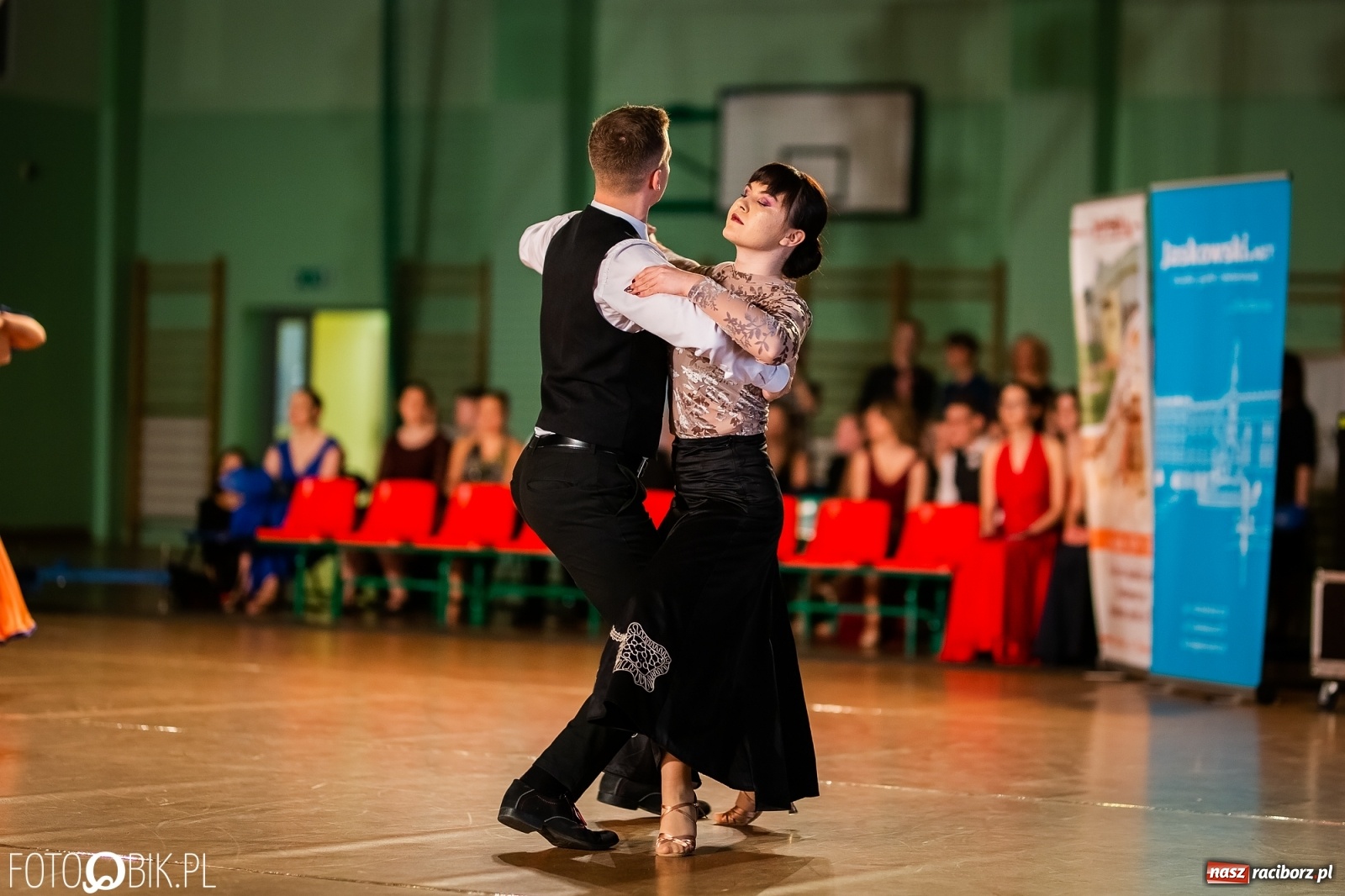 Zdjęcie w galerii na portalu naszraciborz.pl: Młodzieżowa Rewia Tańca w Arenie Rafako wiadomości z regionu