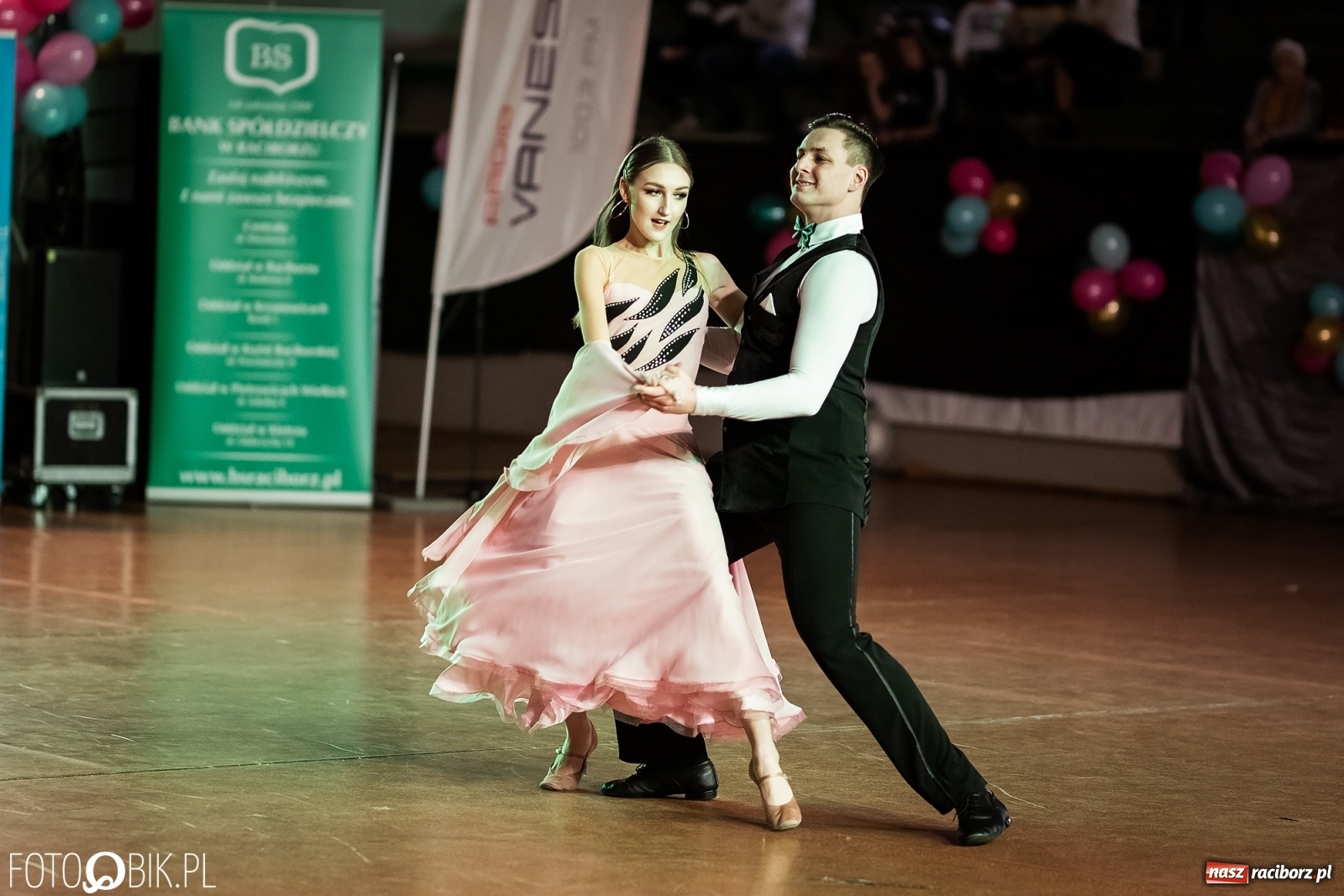 Zdjęcie w galerii na portalu naszraciborz.pl: Młodzieżowa Rewia Tańca w Arenie Rafako wiadomości z regionu