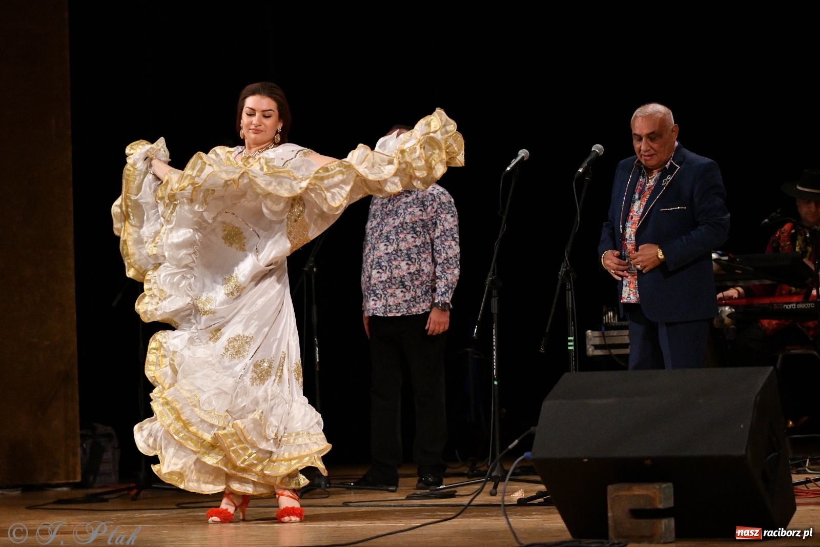 Zdjęcie w galerii na portalu naszraciborz.pl: Don Vasyl & Gwiazdy Cygańskiej Pieśni w Raciborzu  wiadomości z regionu