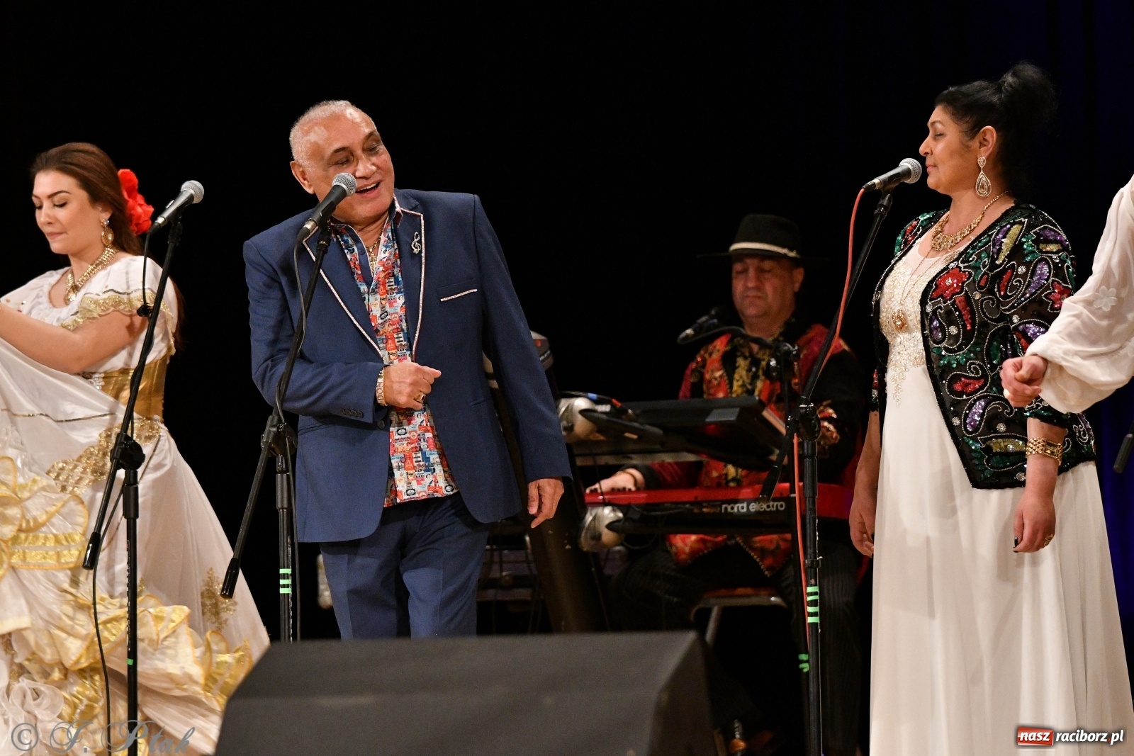 Zdjęcie w galerii na portalu naszraciborz.pl: Don Vasyl & Gwiazdy Cygańskiej Pieśni w Raciborzu  wiadomości z regionu