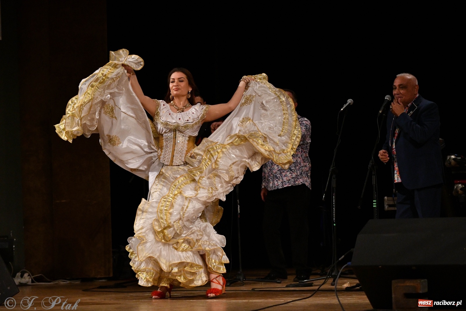 Zdjęcie w galerii na portalu naszraciborz.pl: Don Vasyl & Gwiazdy Cygańskiej Pieśni w Raciborzu  wiadomości z regionu