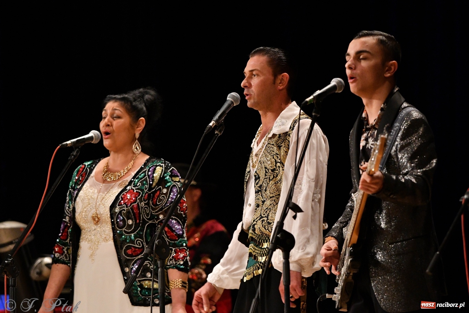 Zdjęcie w galerii na portalu naszraciborz.pl: Don Vasyl & Gwiazdy Cygańskiej Pieśni w Raciborzu  wiadomości z regionu