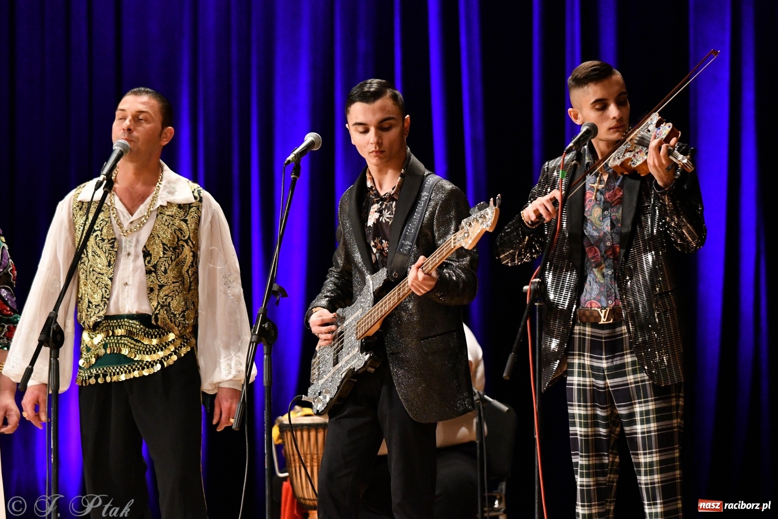 Zdjęcie w galerii na portalu naszraciborz.pl: Don Vasyl & Gwiazdy Cygańskiej Pieśni w Raciborzu  wiadomości z regionu