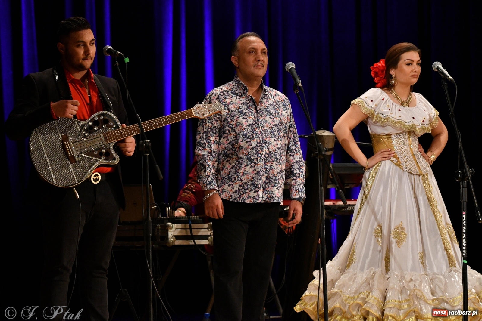 Zdjęcie w galerii na portalu naszraciborz.pl: Don Vasyl & Gwiazdy Cygańskiej Pieśni w Raciborzu  wiadomości z regionu