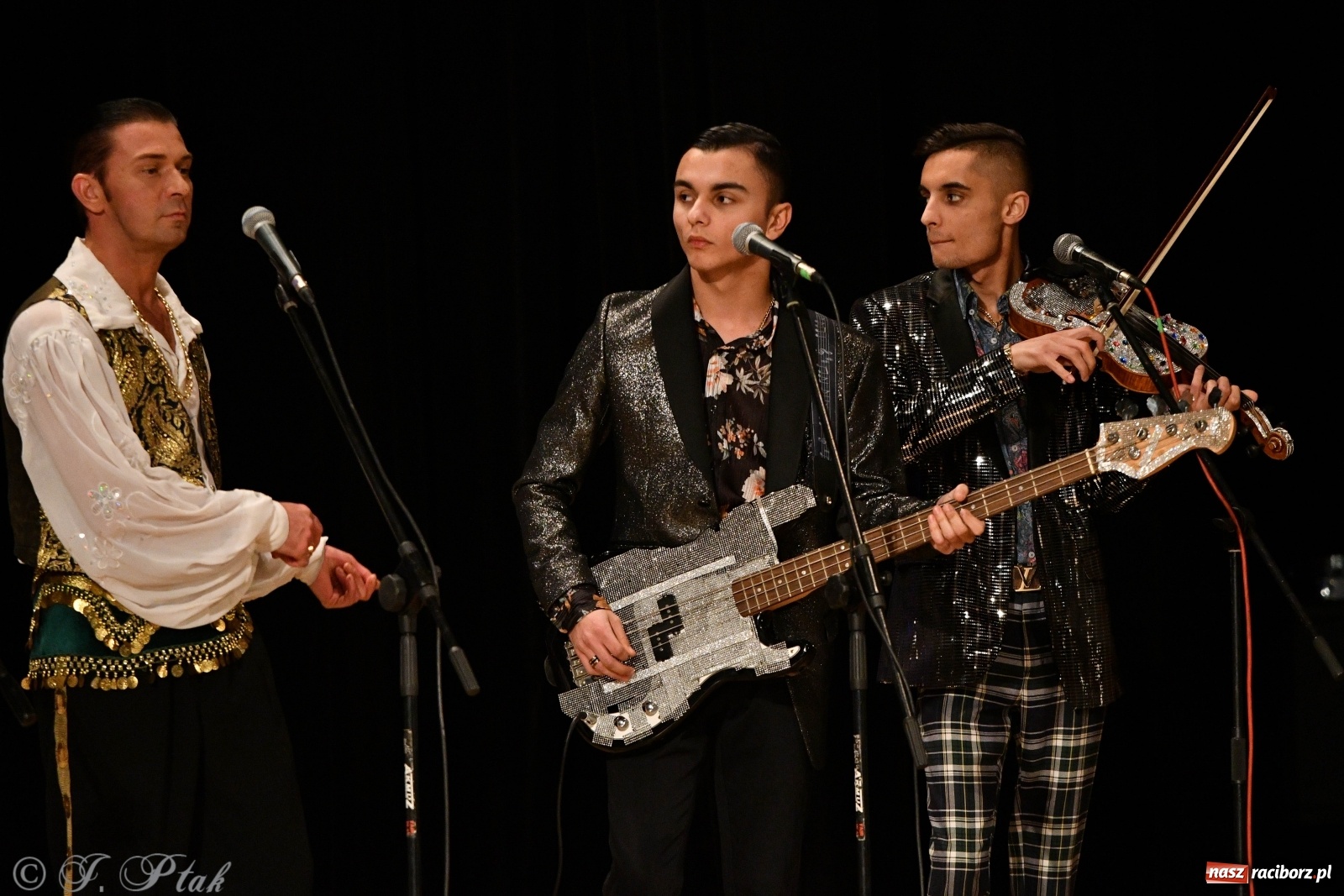 Zdjęcie w galerii na portalu naszraciborz.pl: Don Vasyl & Gwiazdy Cygańskiej Pieśni w Raciborzu  wiadomości z regionu