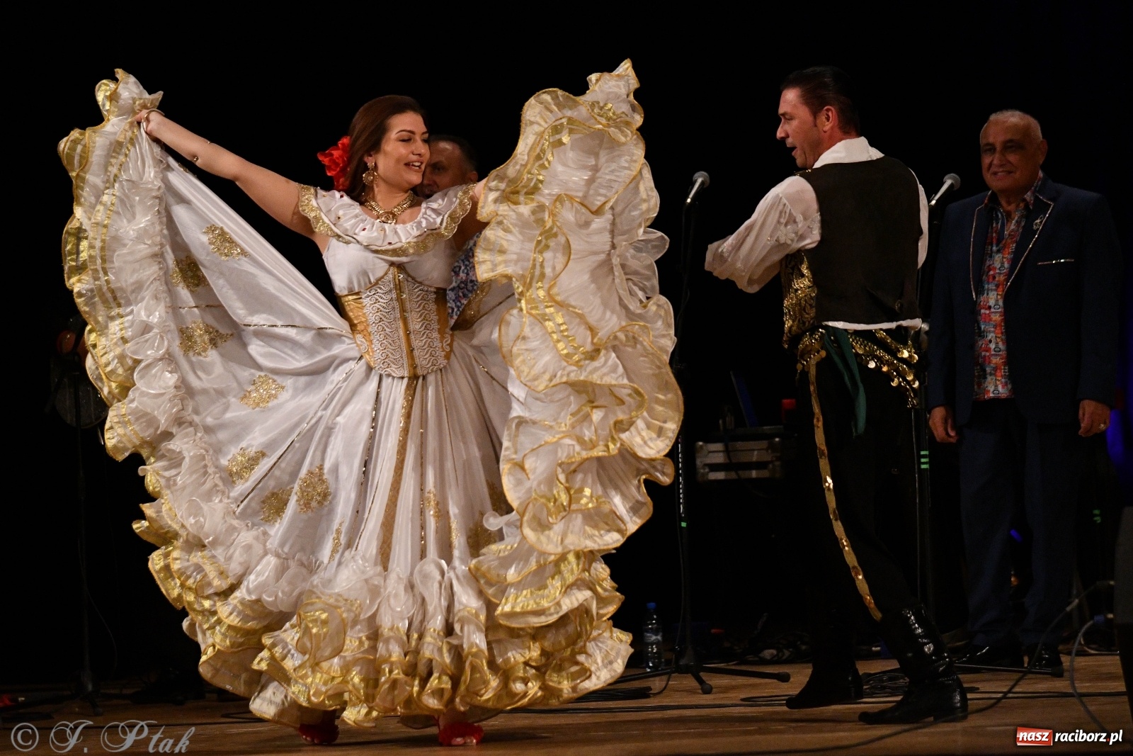 Zdjęcie w galerii na portalu naszraciborz.pl: Don Vasyl & Gwiazdy Cygańskiej Pieśni w Raciborzu  wiadomości z regionu