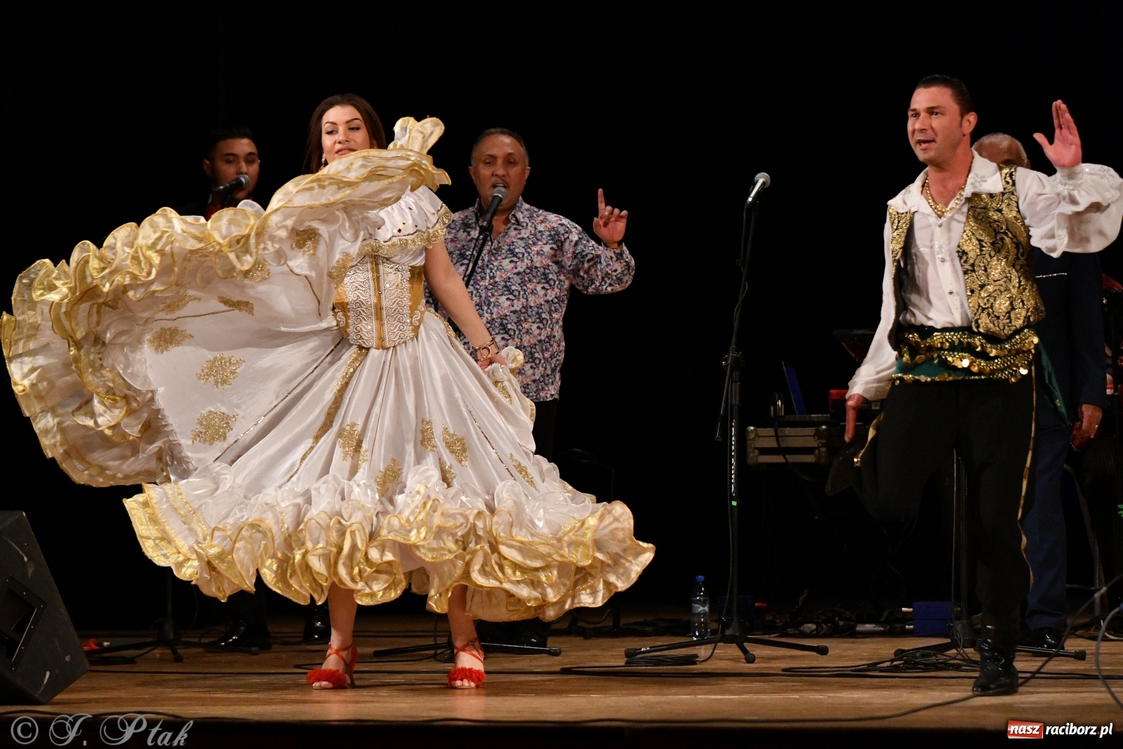 Zdjęcie w galerii na portalu naszraciborz.pl: Don Vasyl & Gwiazdy Cygańskiej Pieśni w Raciborzu  wiadomości z regionu