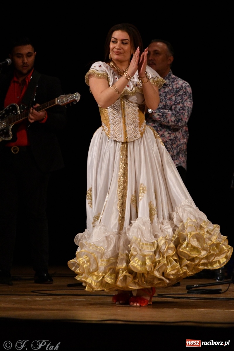 Zdjęcie w galerii na portalu naszraciborz.pl: Don Vasyl & Gwiazdy Cygańskiej Pieśni w Raciborzu  wiadomości z regionu