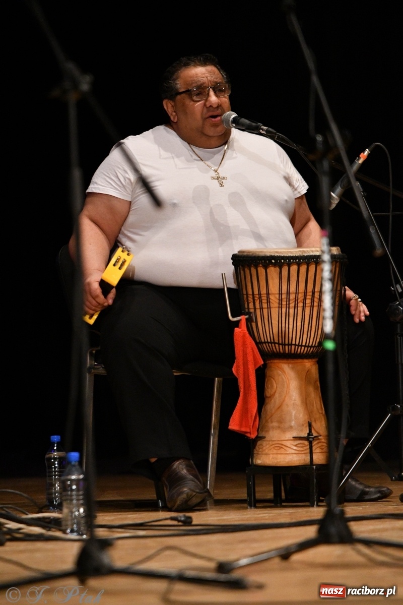 Zdjęcie w galerii na portalu naszraciborz.pl: Don Vasyl & Gwiazdy Cygańskiej Pieśni w Raciborzu  wiadomości z regionu