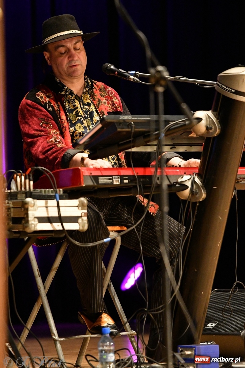 Zdjęcie w galerii na portalu naszraciborz.pl: Don Vasyl & Gwiazdy Cygańskiej Pieśni w Raciborzu  wiadomości z regionu