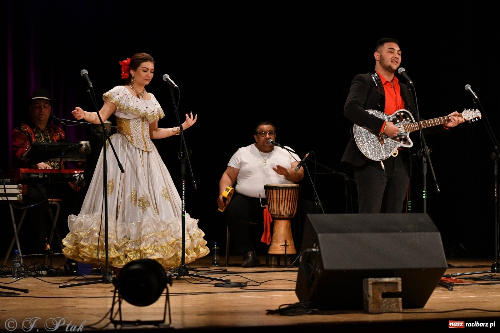 Zdjęcie w galerii na portalu naszraciborz.pl: Don Vasyl & Gwiazdy Cygańskiej Pieśni w Raciborzu  wiadomości z regionu