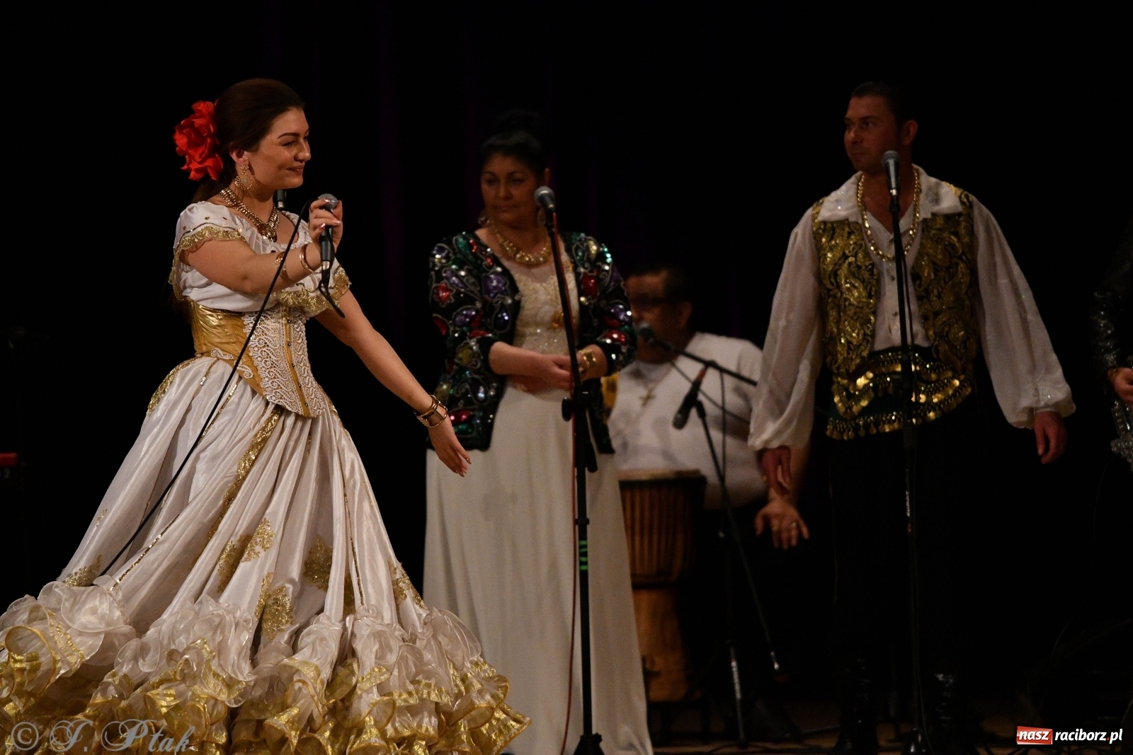 Zdjęcie w galerii na portalu naszraciborz.pl: Don Vasyl & Gwiazdy Cygańskiej Pieśni w Raciborzu  wiadomości z regionu