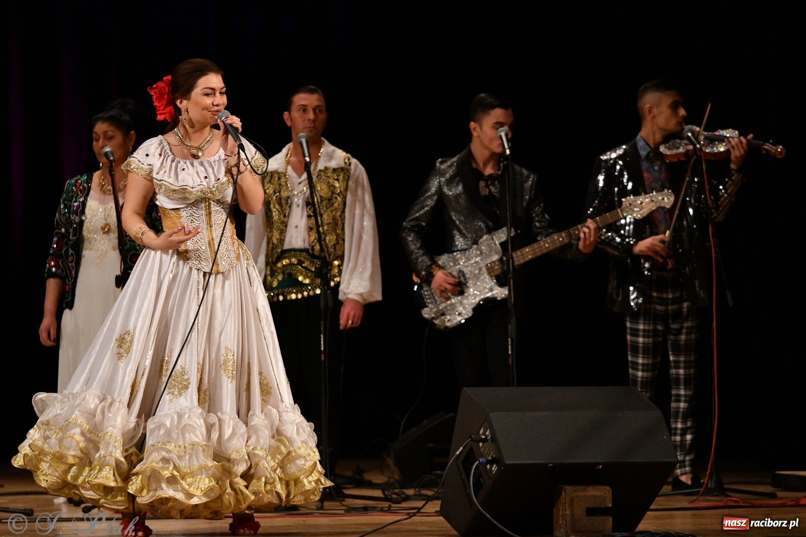 Zdjęcie w galerii na portalu naszraciborz.pl: Don Vasyl & Gwiazdy Cygańskiej Pieśni w Raciborzu  wiadomości z regionu