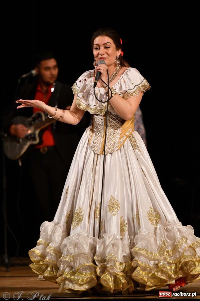 Zdjęcie w galerii na portalu naszraciborz.pl: Don Vasyl & Gwiazdy Cygańskiej Pieśni w Raciborzu  wiadomości z regionu