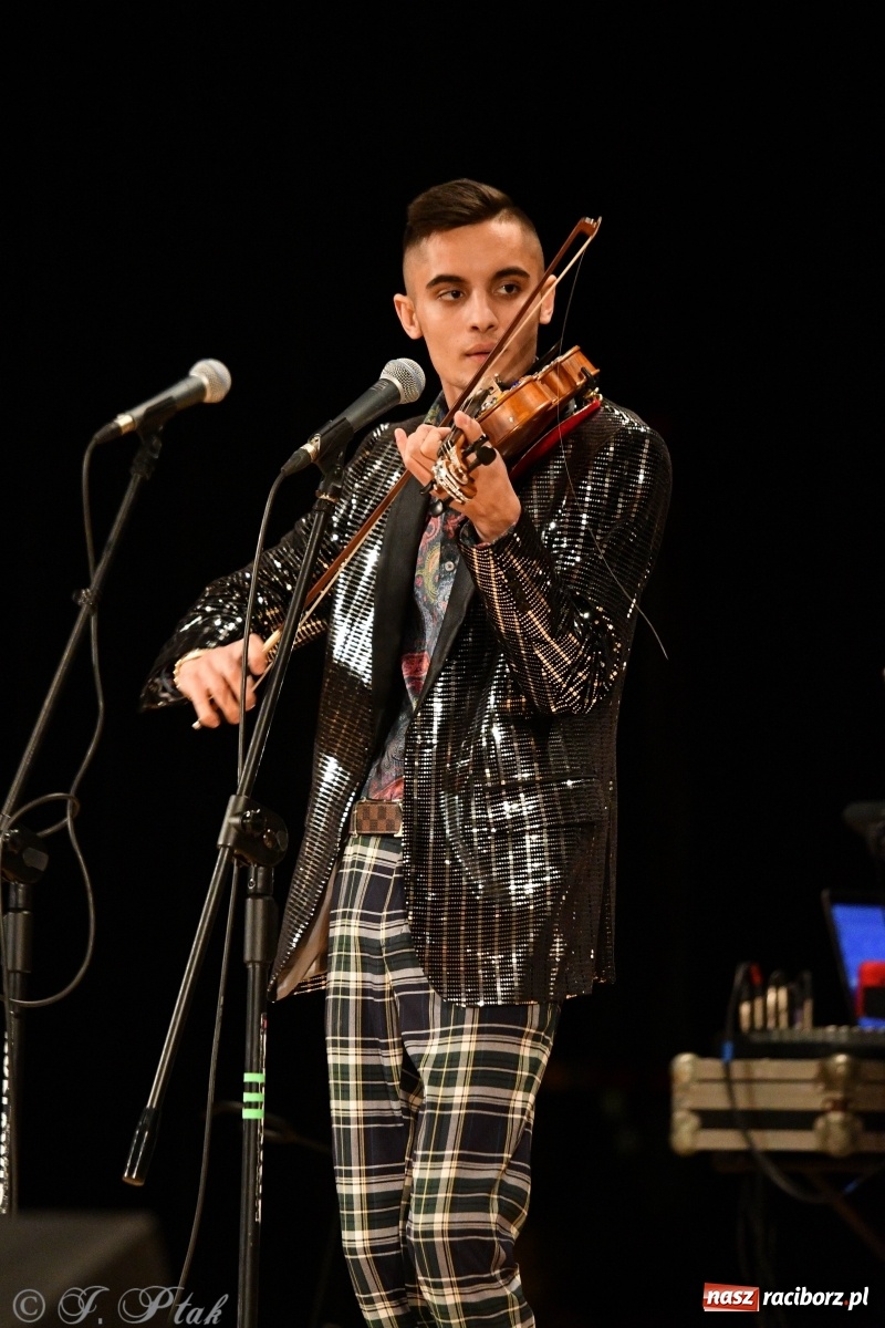 Zdjęcie w galerii na portalu naszraciborz.pl: Don Vasyl & Gwiazdy Cygańskiej Pieśni w Raciborzu  wiadomości z regionu