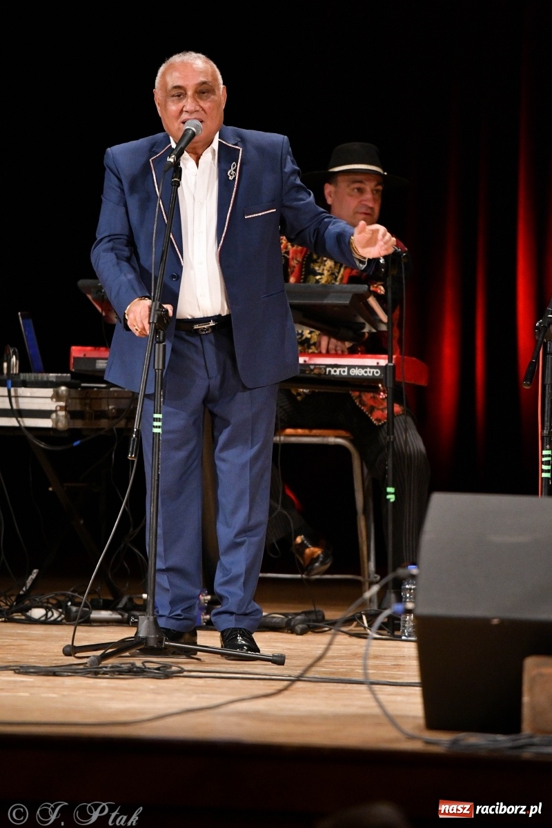 Zdjęcie w galerii na portalu naszraciborz.pl: Don Vasyl & Gwiazdy Cygańskiej Pieśni w Raciborzu  wiadomości z regionu
