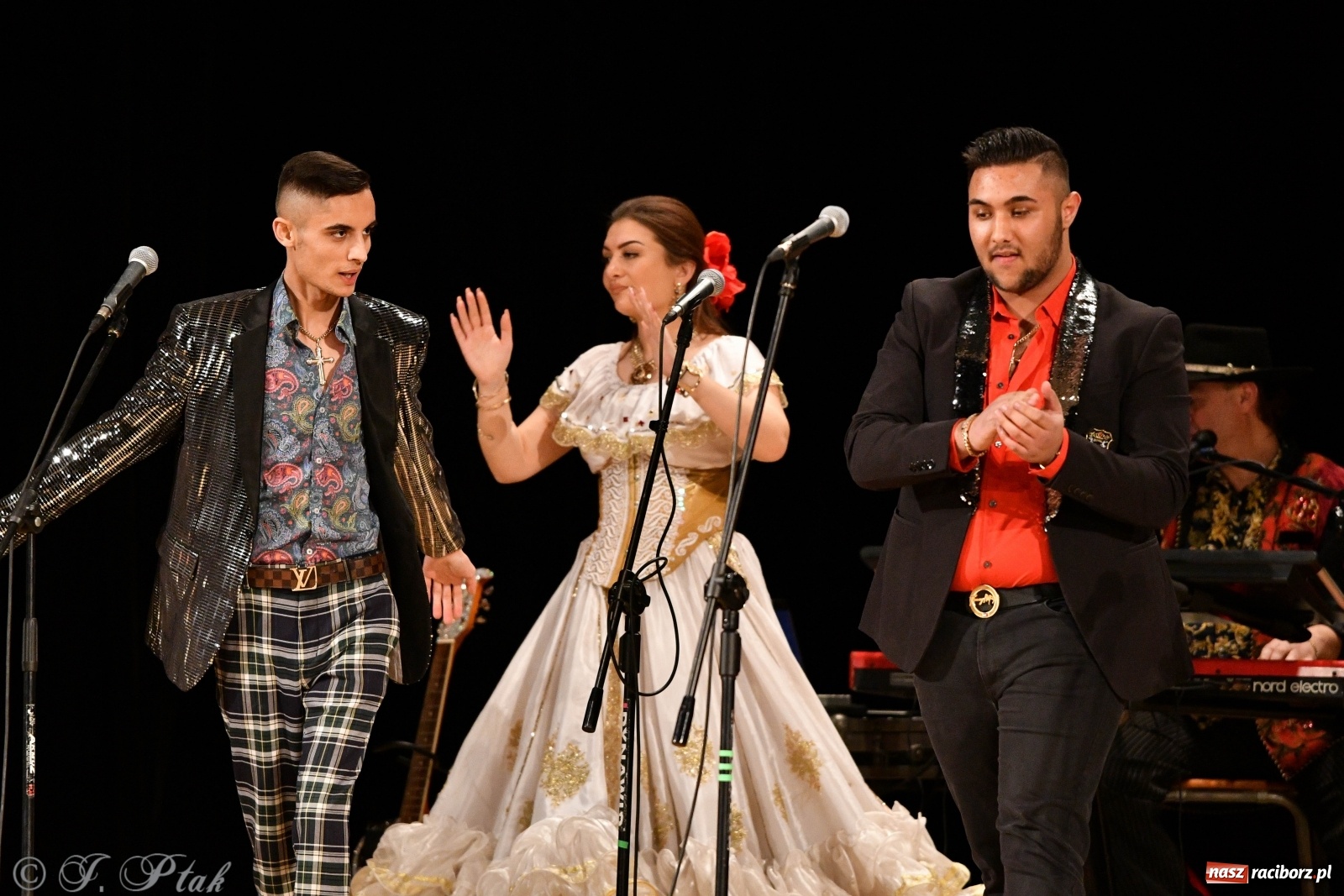 Zdjęcie w galerii na portalu naszraciborz.pl: Don Vasyl & Gwiazdy Cygańskiej Pieśni w Raciborzu  wiadomości z regionu