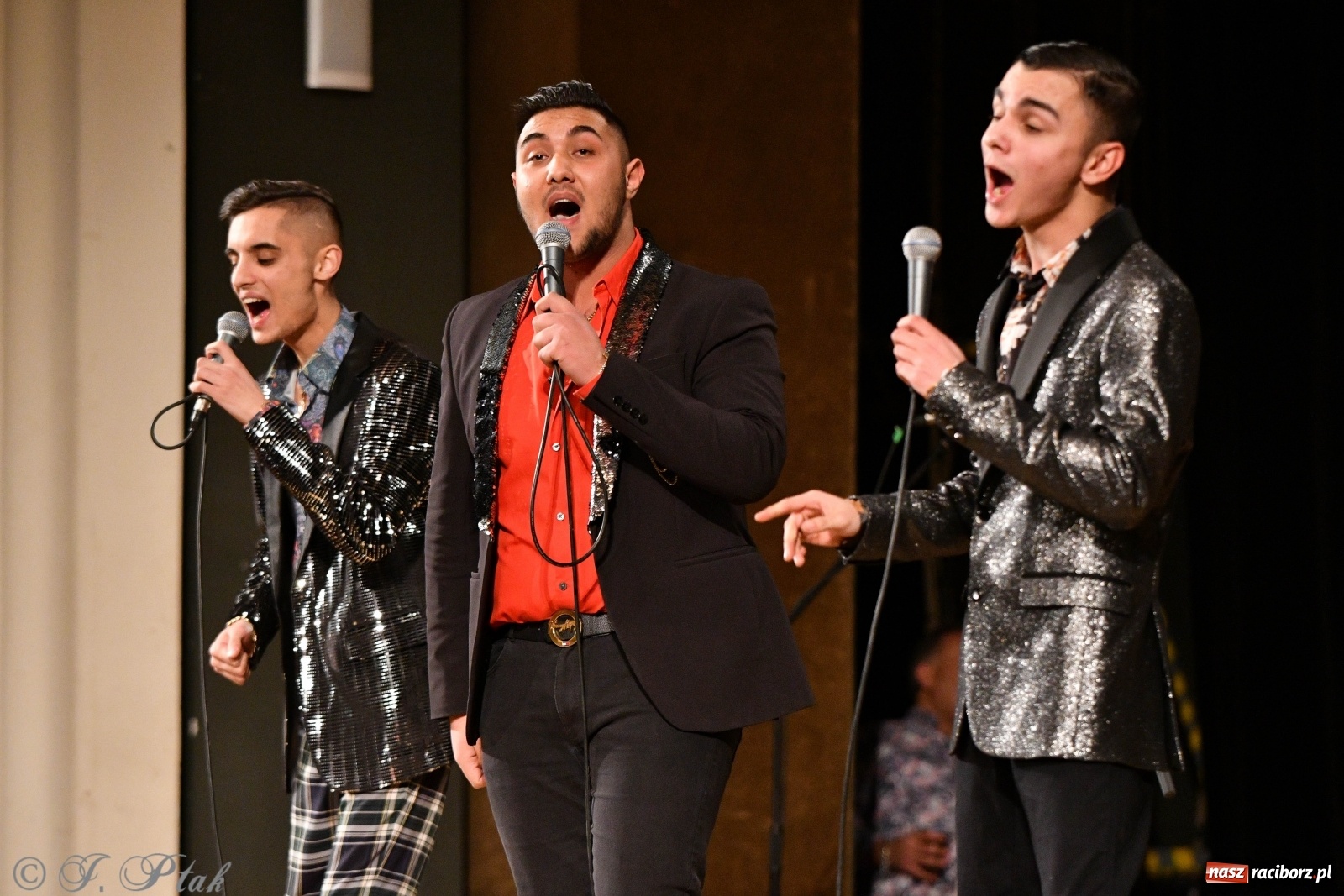 Zdjęcie w galerii na portalu naszraciborz.pl: Don Vasyl & Gwiazdy Cygańskiej Pieśni w Raciborzu  wiadomości z regionu