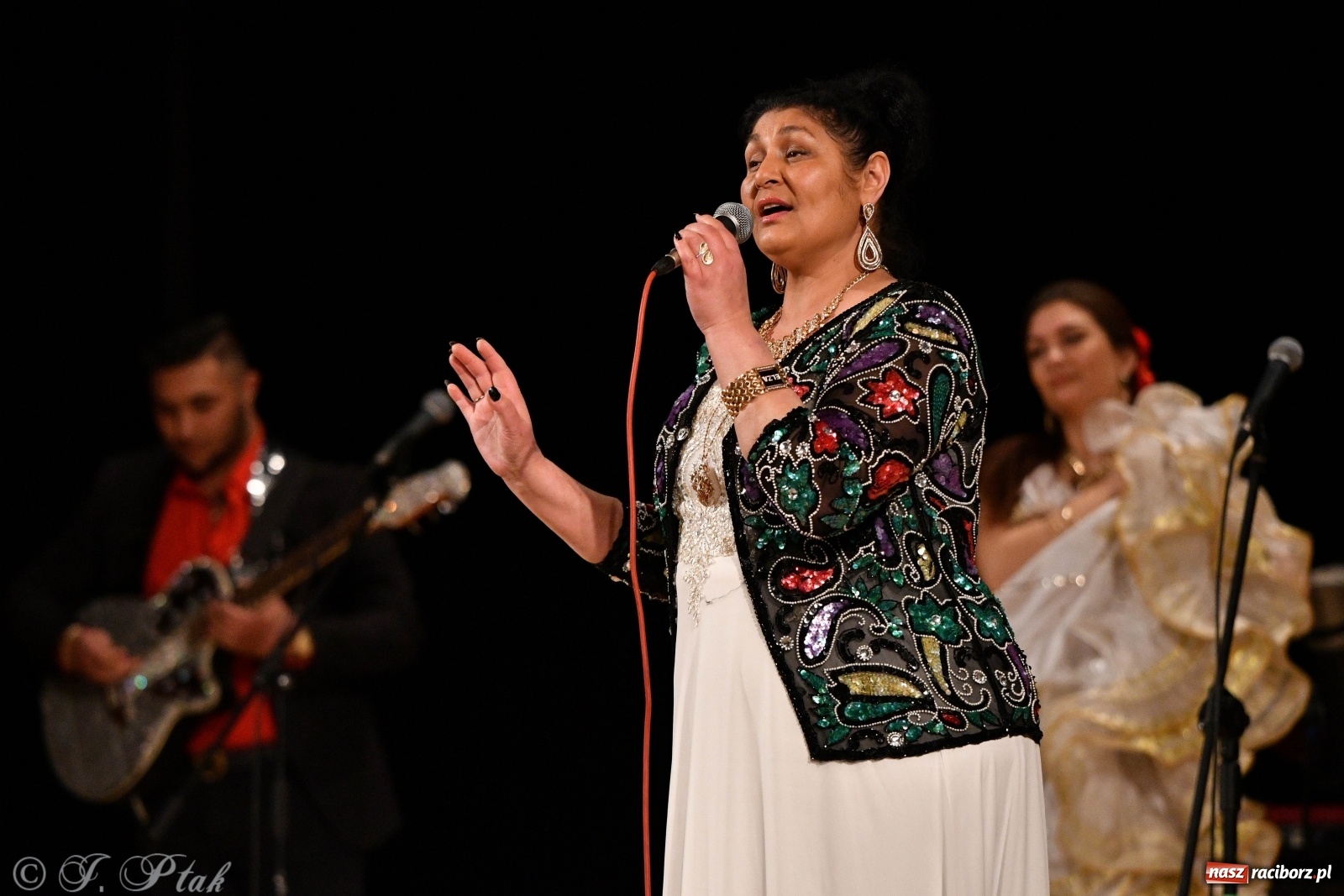 Zdjęcie w galerii na portalu naszraciborz.pl: Don Vasyl & Gwiazdy Cygańskiej Pieśni w Raciborzu  wiadomości z regionu