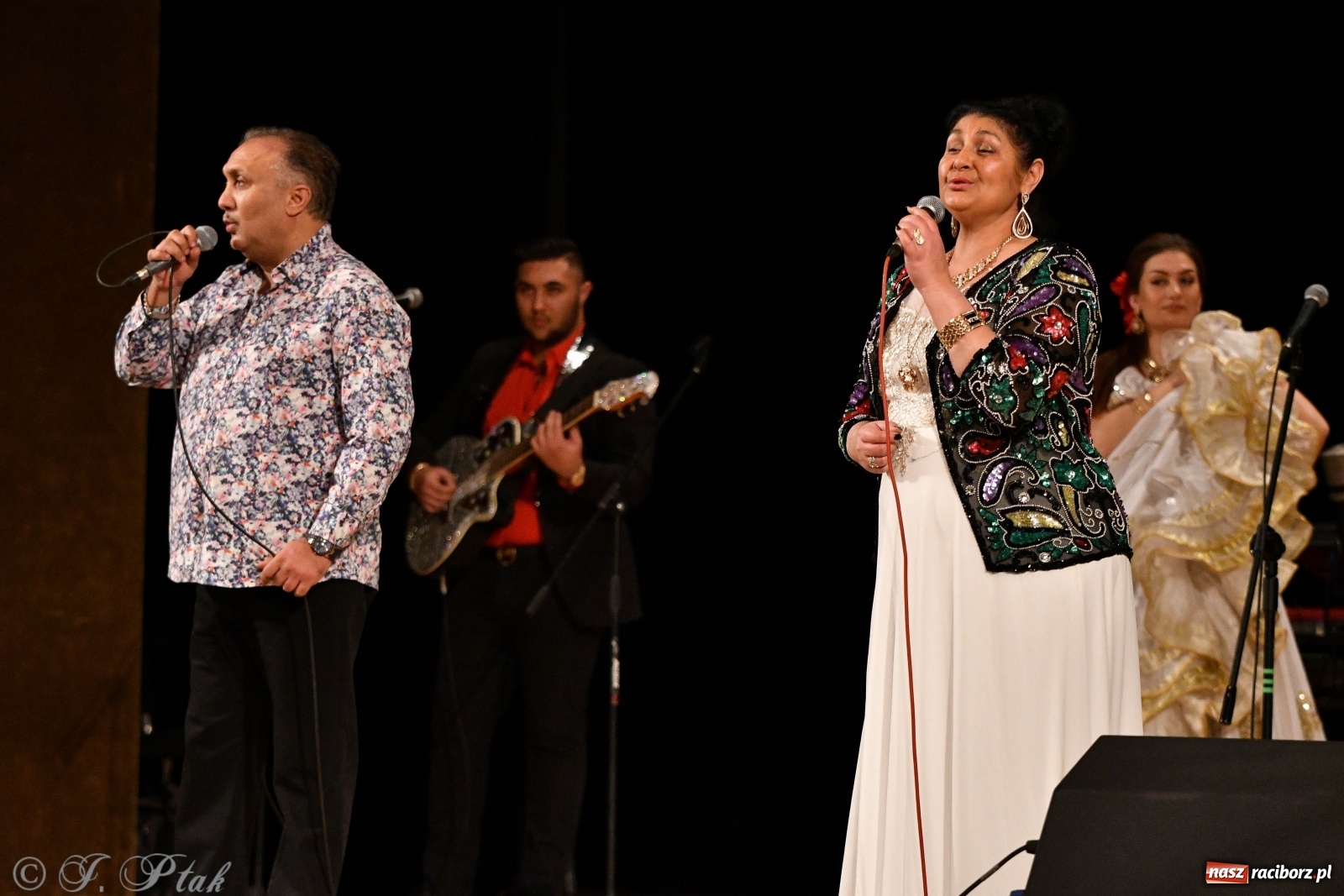 Zdjęcie w galerii na portalu naszraciborz.pl: Don Vasyl & Gwiazdy Cygańskiej Pieśni w Raciborzu  wiadomości z regionu