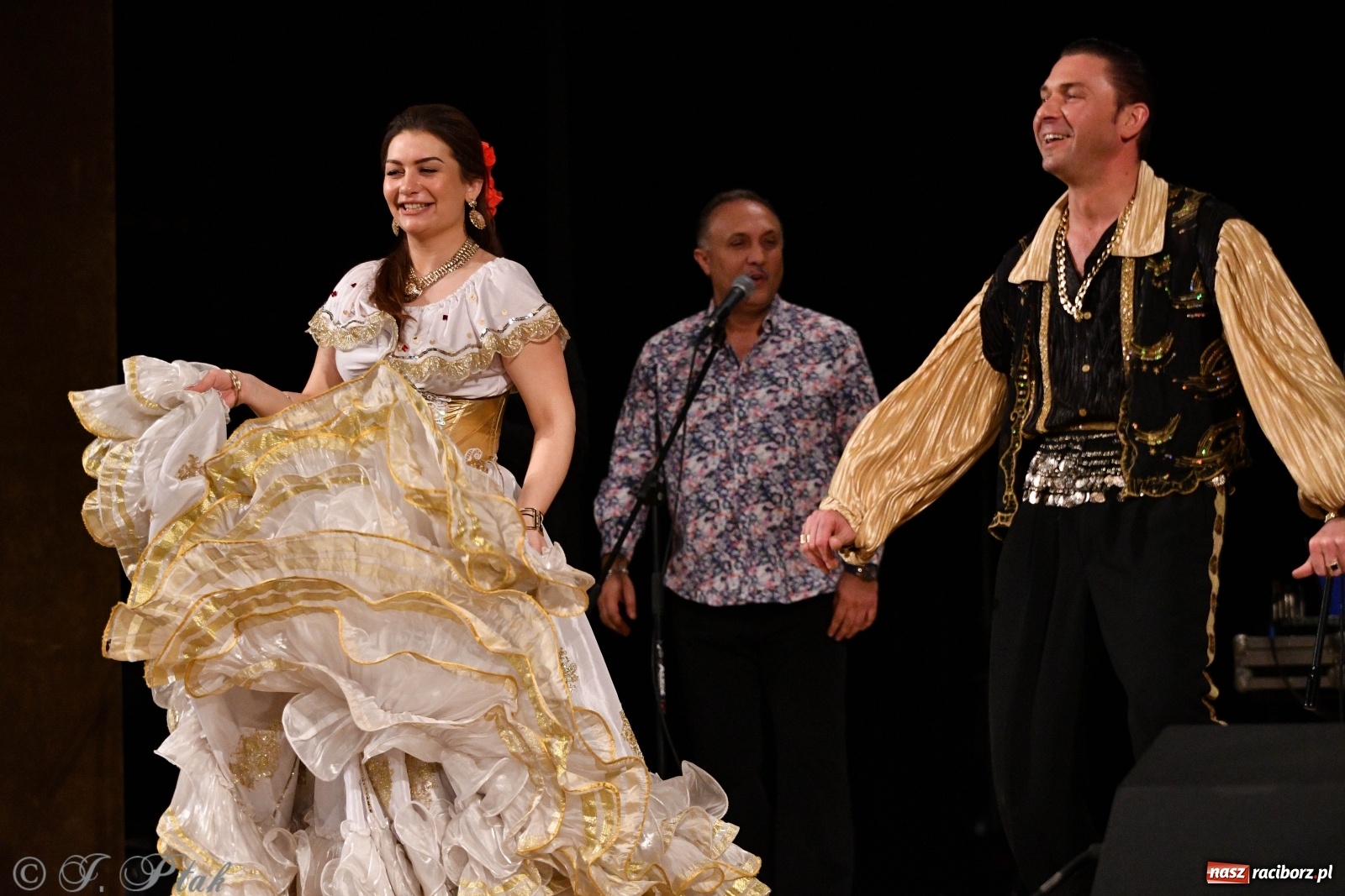 Zdjęcie w galerii na portalu naszraciborz.pl: Don Vasyl & Gwiazdy Cygańskiej Pieśni w Raciborzu  wiadomości z regionu