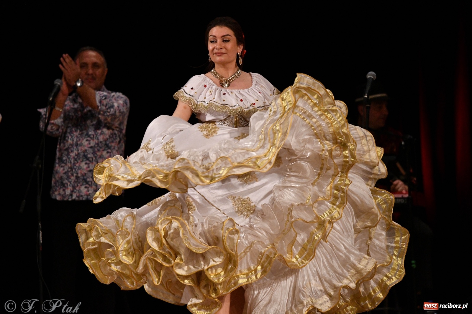 Zdjęcie w galerii na portalu naszraciborz.pl: Don Vasyl & Gwiazdy Cygańskiej Pieśni w Raciborzu  wiadomości z regionu