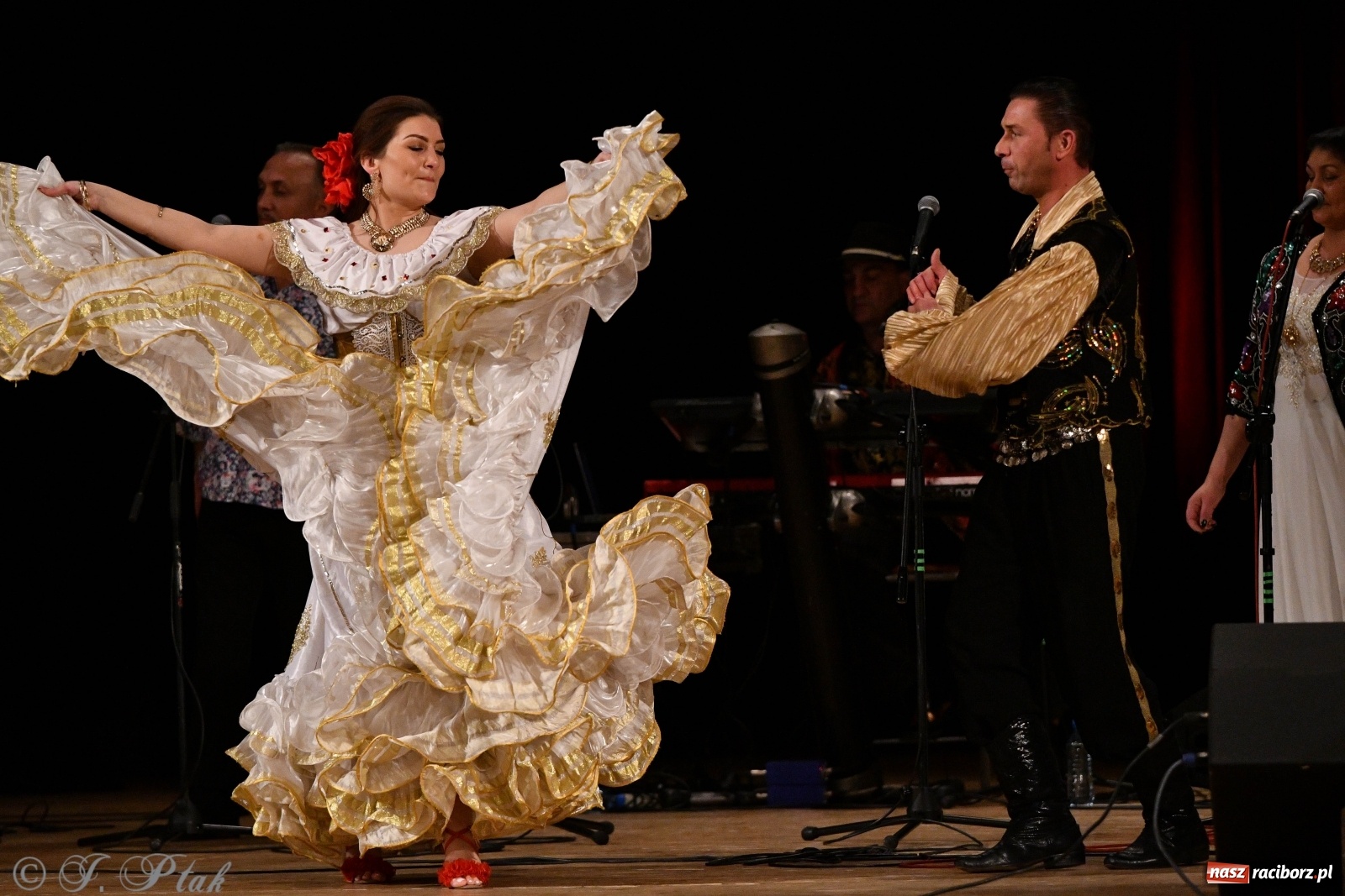 Zdjęcie w galerii na portalu naszraciborz.pl: Don Vasyl & Gwiazdy Cygańskiej Pieśni w Raciborzu  wiadomości z regionu