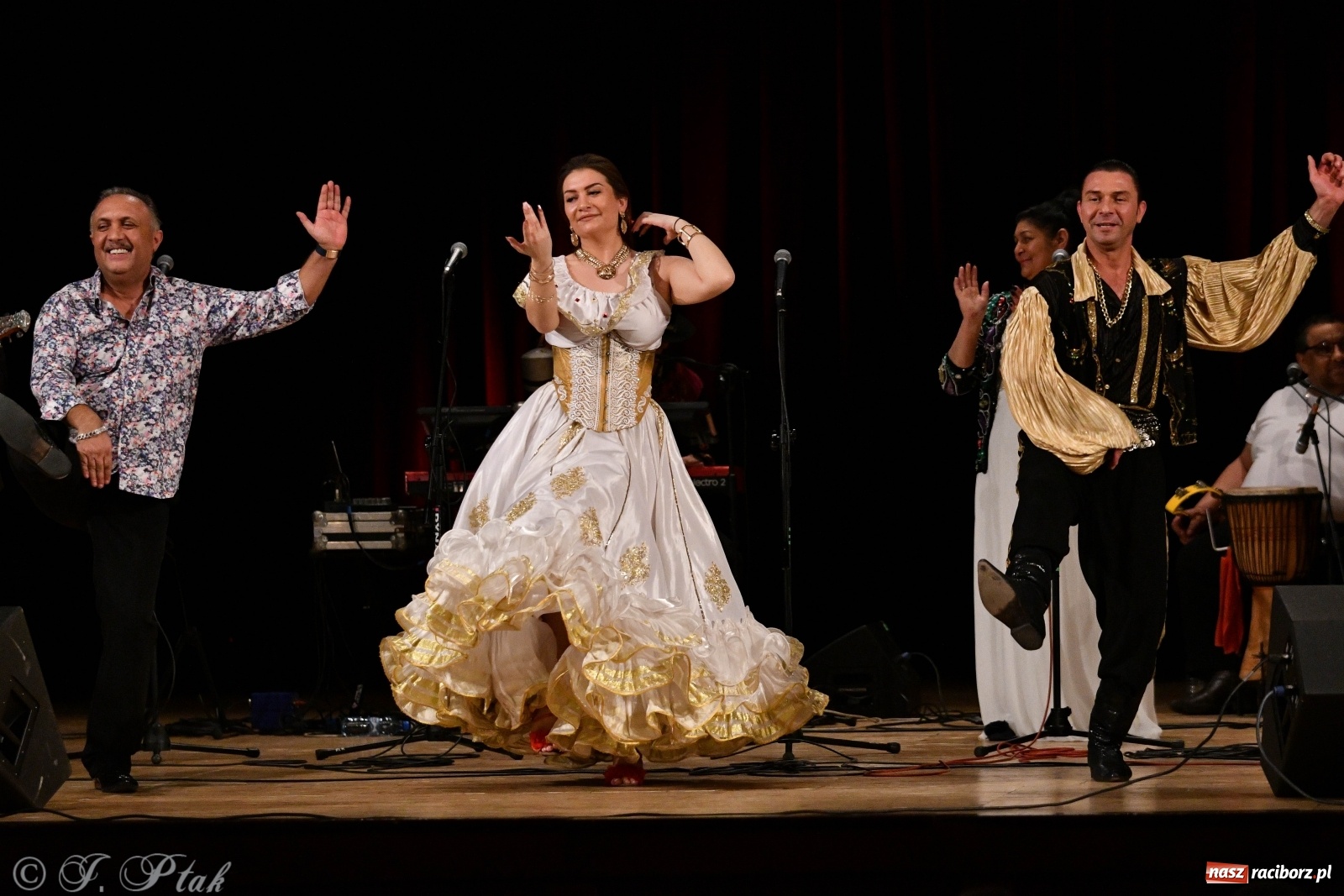 Zdjęcie w galerii na portalu naszraciborz.pl: Don Vasyl & Gwiazdy Cygańskiej Pieśni w Raciborzu  wiadomości z regionu