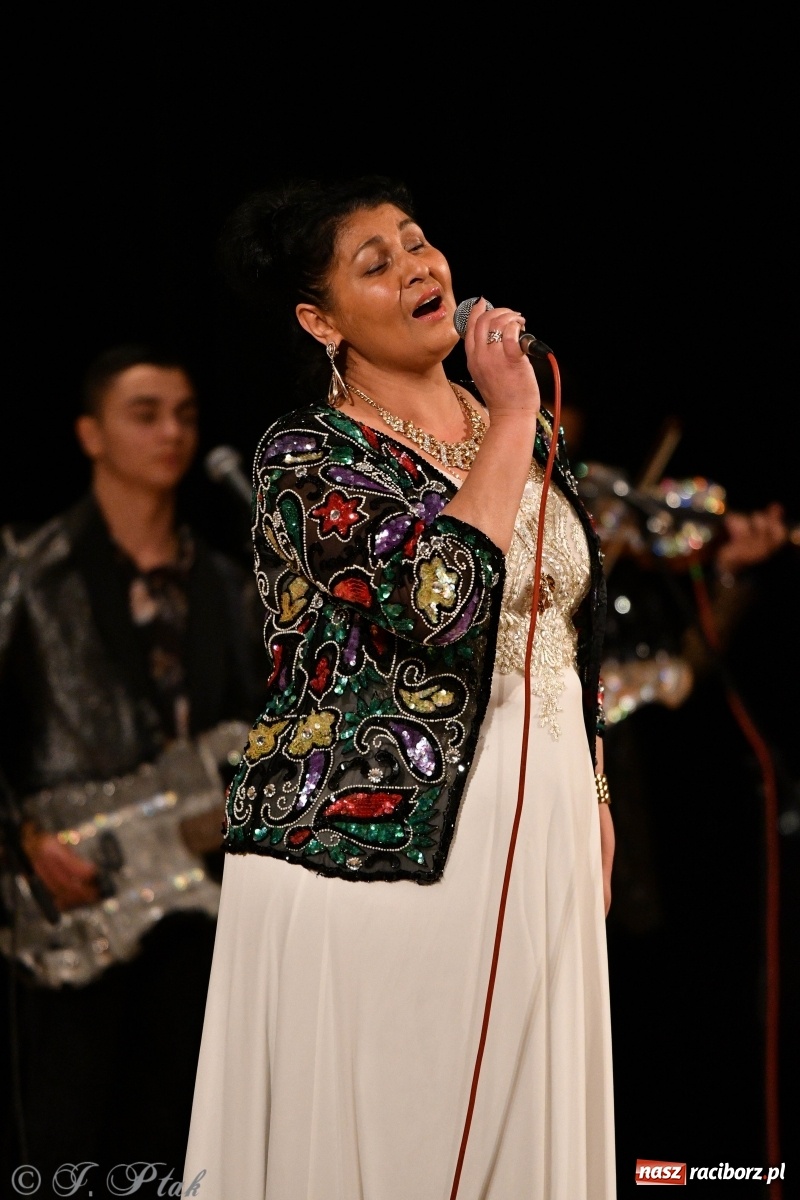 Zdjęcie w galerii na portalu naszraciborz.pl: Don Vasyl & Gwiazdy Cygańskiej Pieśni w Raciborzu  wiadomości z regionu