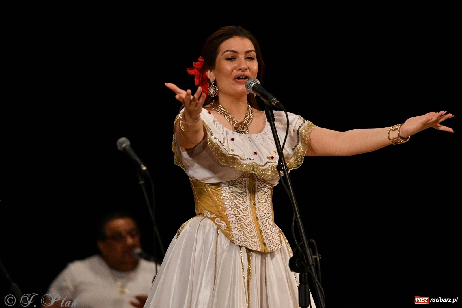 Zdjęcie w galerii na portalu naszraciborz.pl: Don Vasyl & Gwiazdy Cygańskiej Pieśni w Raciborzu  wiadomości z regionu