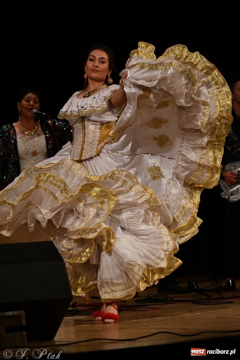 Zdjęcie w galerii na portalu naszraciborz.pl: Don Vasyl & Gwiazdy Cygańskiej Pieśni w Raciborzu  wiadomości z regionu