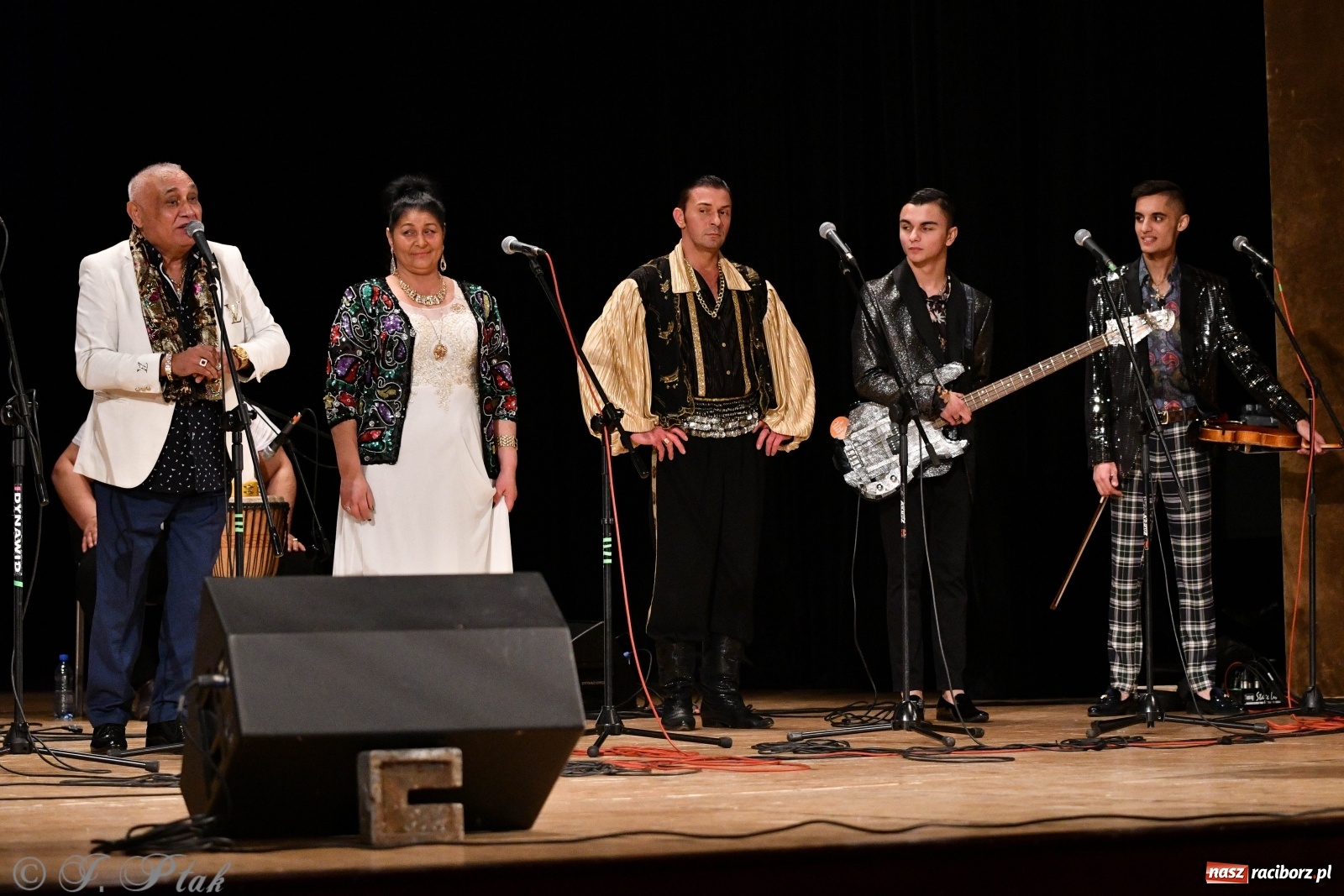 Zdjęcie w galerii na portalu naszraciborz.pl: Don Vasyl & Gwiazdy Cygańskiej Pieśni w Raciborzu  wiadomości z regionu
