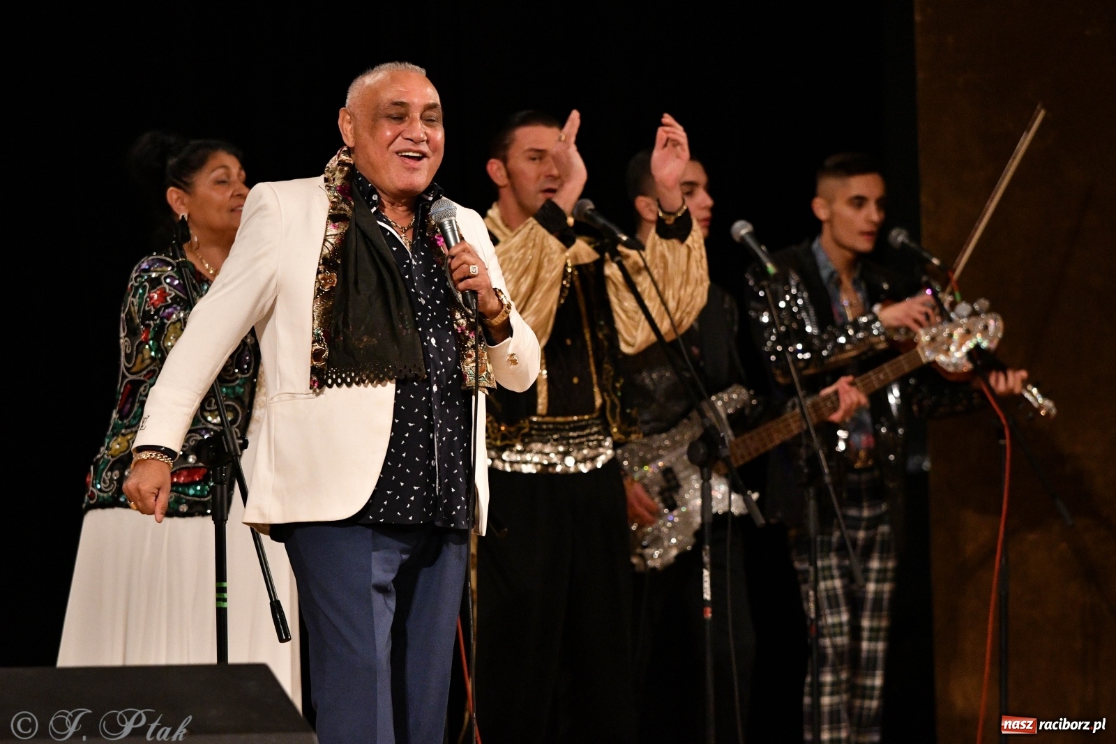 Zdjęcie w galerii na portalu naszraciborz.pl: Don Vasyl & Gwiazdy Cygańskiej Pieśni w Raciborzu  wiadomości z regionu
