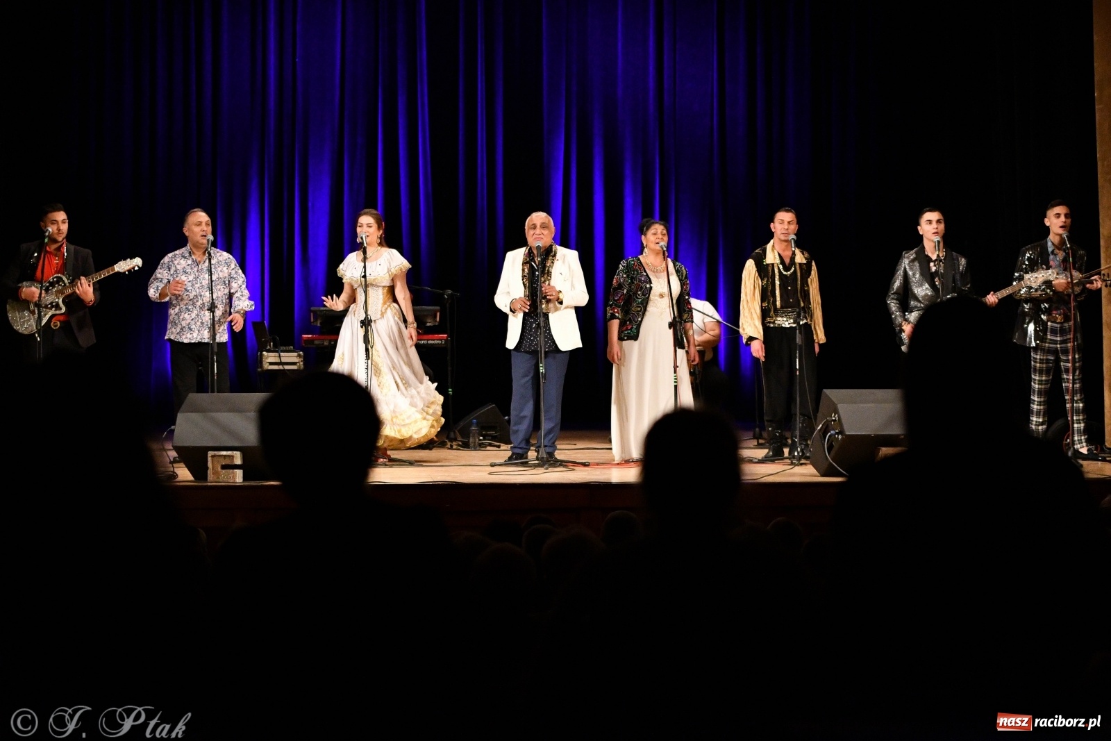 Zdjęcie w galerii na portalu naszraciborz.pl: Don Vasyl & Gwiazdy Cygańskiej Pieśni w Raciborzu  wiadomości z regionu