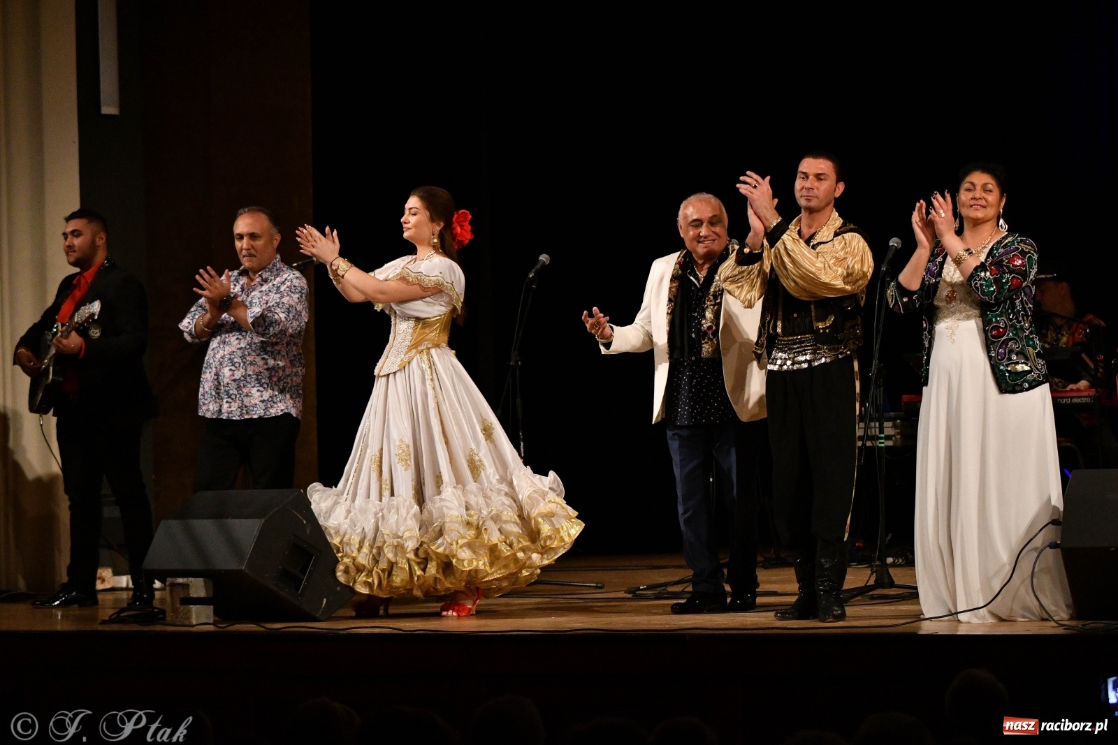 Zdjęcie w galerii na portalu naszraciborz.pl: Don Vasyl & Gwiazdy Cygańskiej Pieśni w Raciborzu  wiadomości z regionu