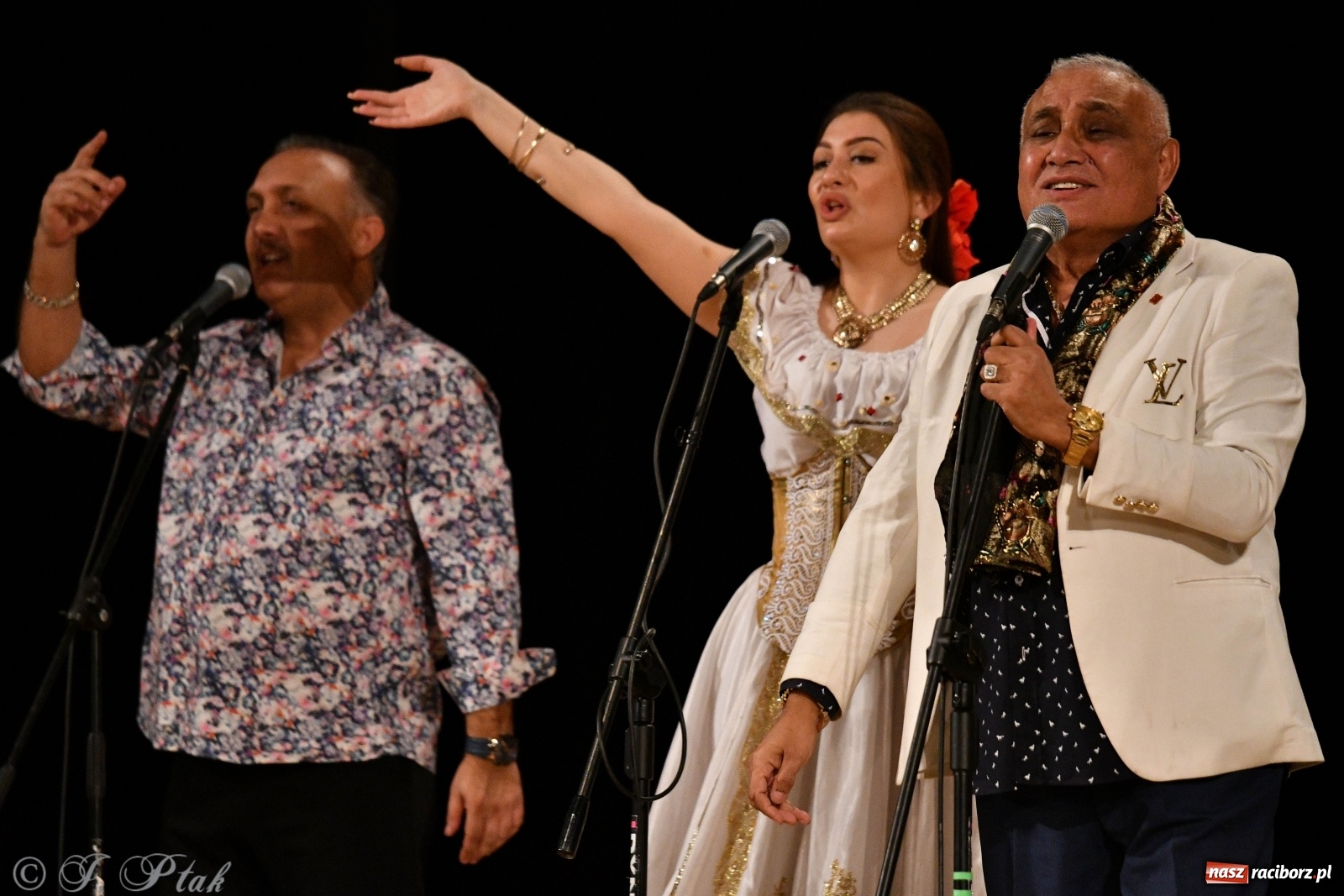 Zdjęcie w galerii na portalu naszraciborz.pl: Don Vasyl & Gwiazdy Cygańskiej Pieśni w Raciborzu  wiadomości z regionu
